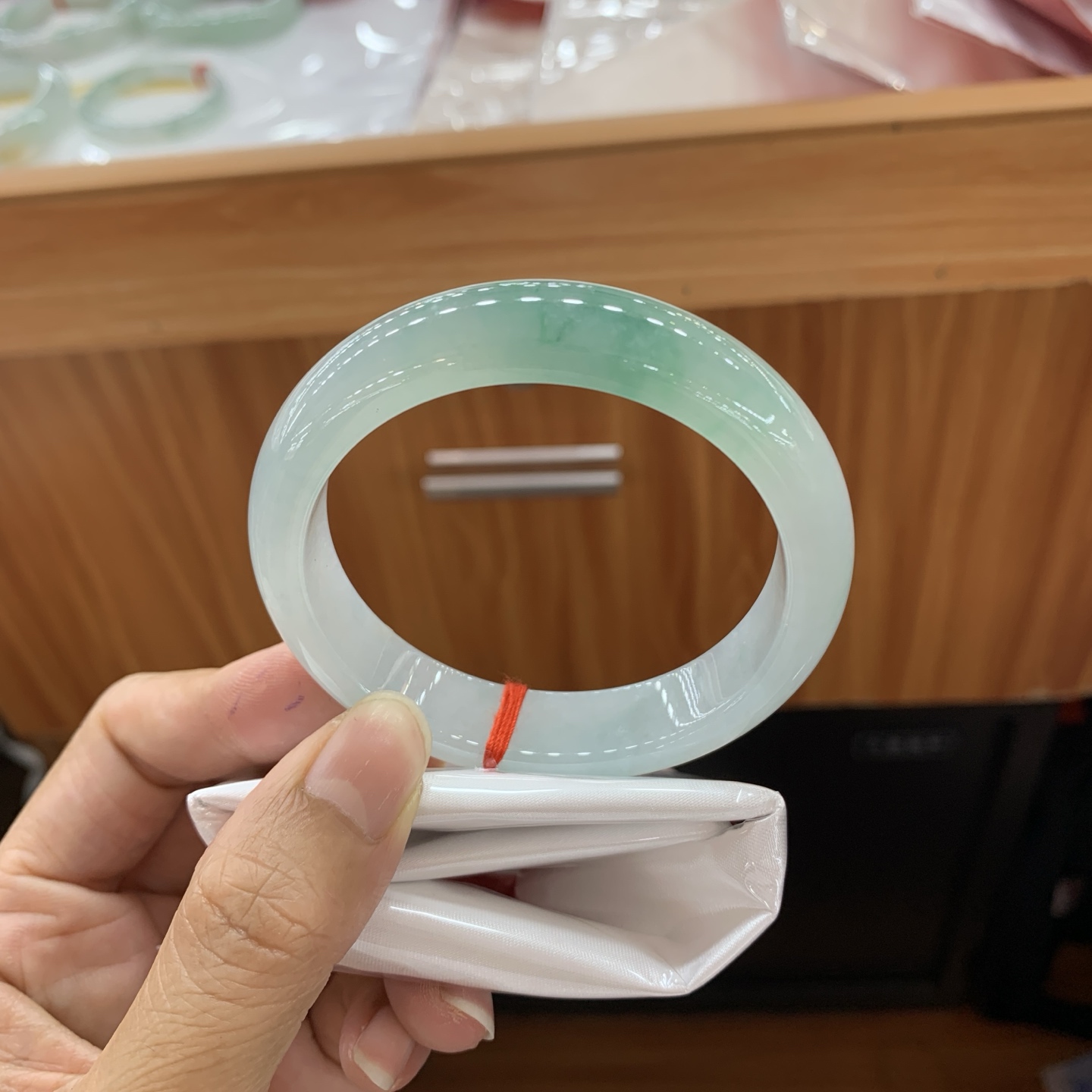 飘花正圈翡翠手镯 54.8-12.7-7.4