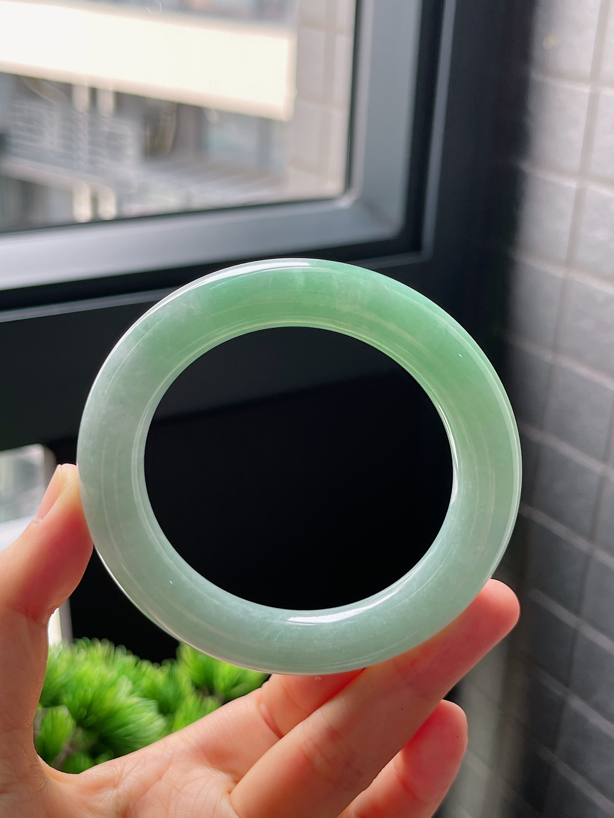 圈口55.3，糯化种飘花翡翠圆条手镯