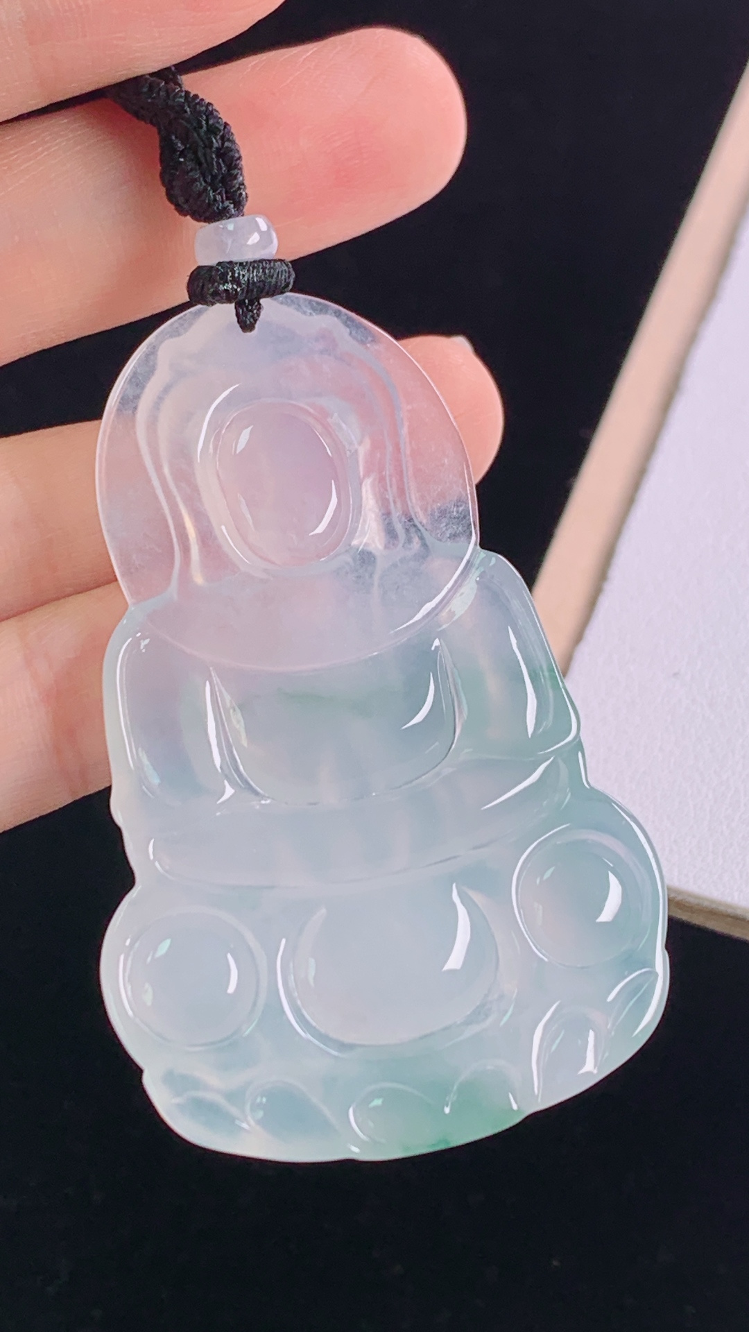冰飘花观音 花色灵动，胶感十足，无裂 尺寸:57.3-37.5-5.2mm