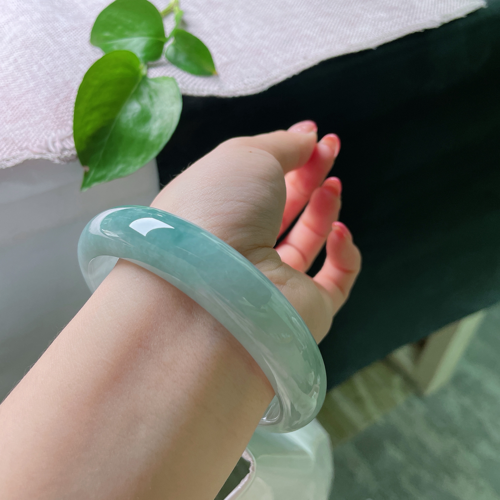 62.4/14.5/8.2，蓝底正圈，水润，细腻，优雅，贵气，沉稳大气s54995a
