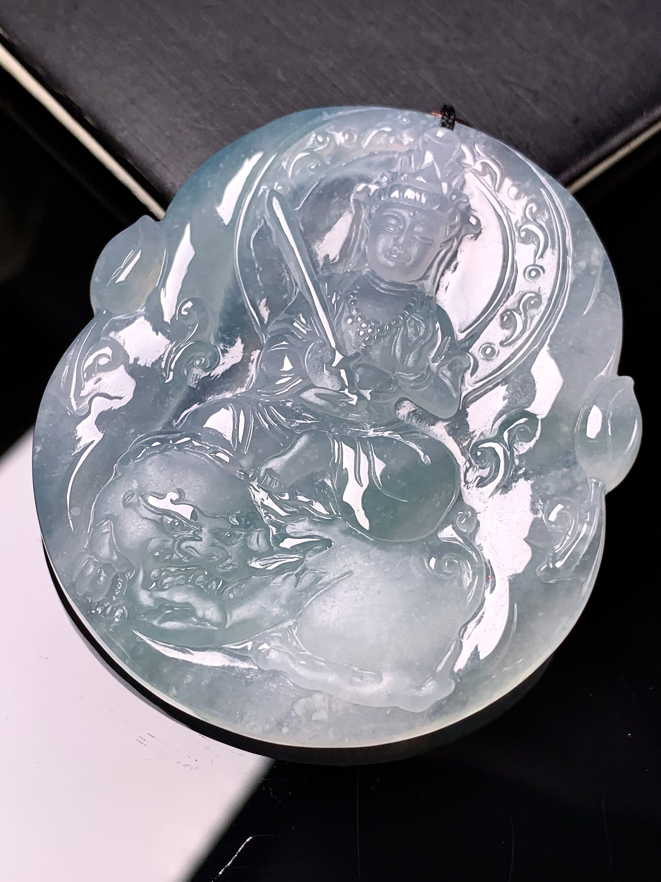 冰种文殊观音菩萨吊坠 玉质细腻 色泽艳丽清新 整体尺寸50.6*43.2*5.6 b2