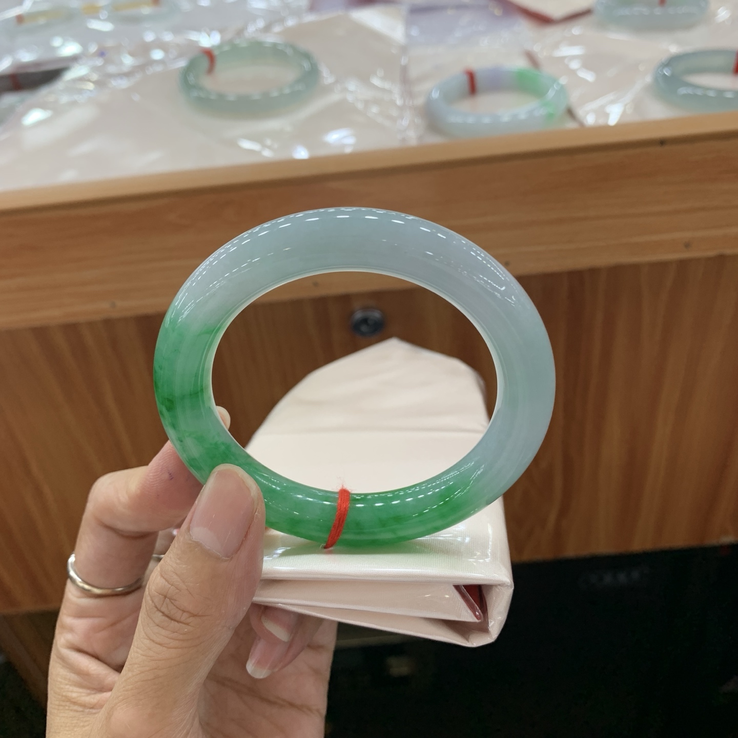 辣绿圆条翡翠手镯 57.2-10.8-11