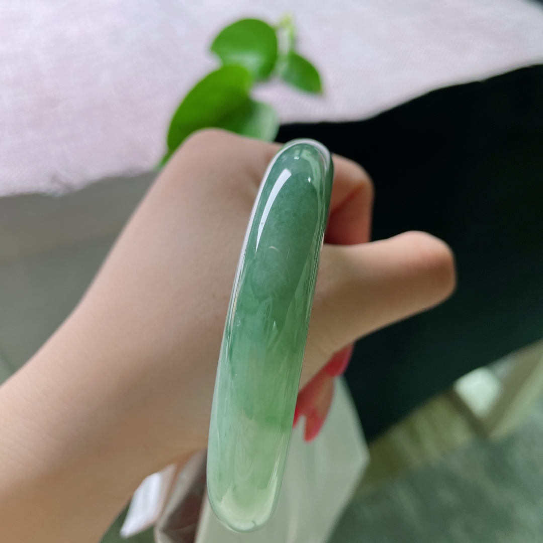 55.7/12/9.2，油青正圈，贵气，耐看，沉稳不失优雅，一点皮纹，ss54207a