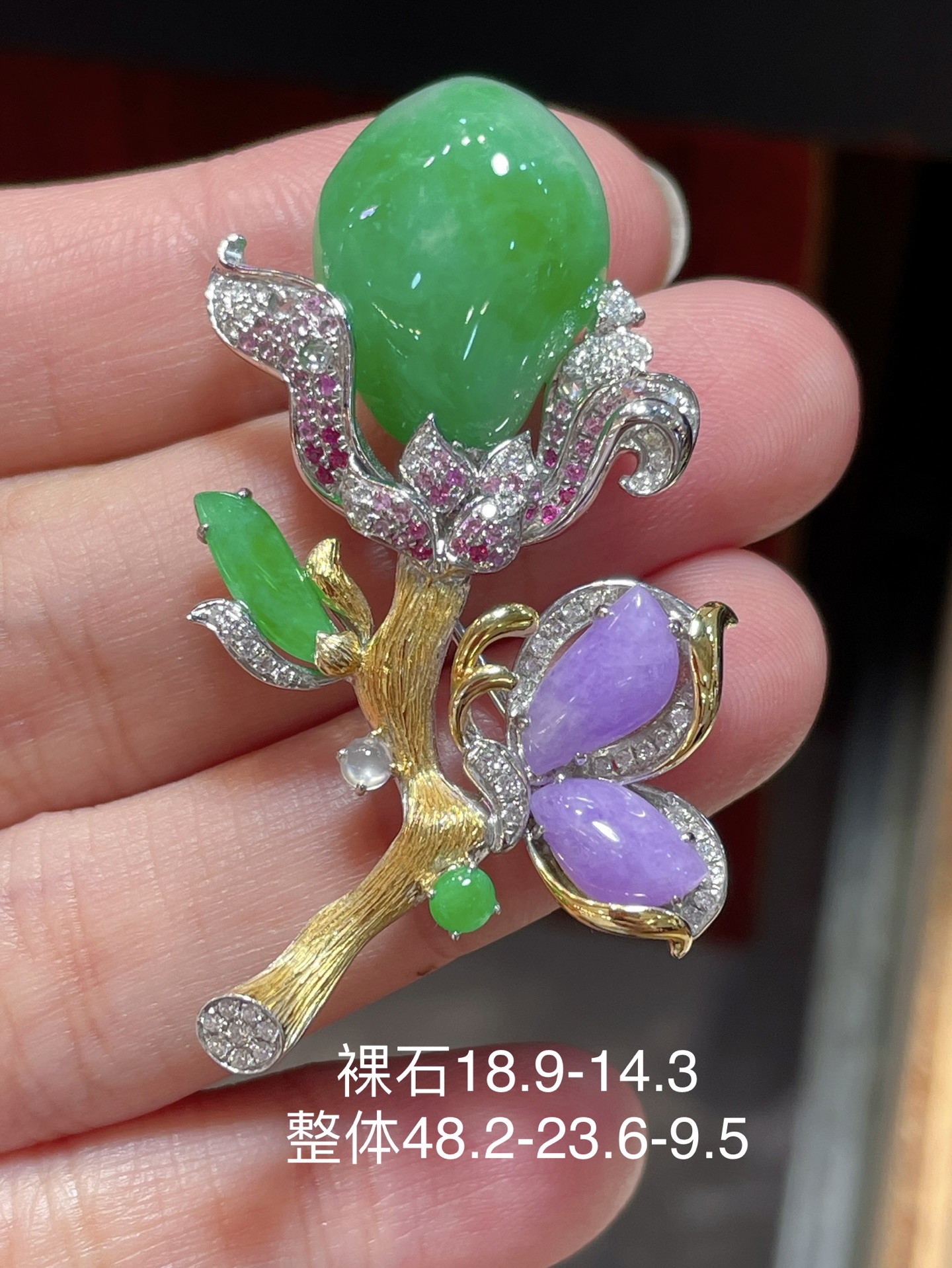 ️ 满绿饱满随形胸针， ️一个性比高 18k金镶嵌，种水 你值得拥有，18.9-14.3
