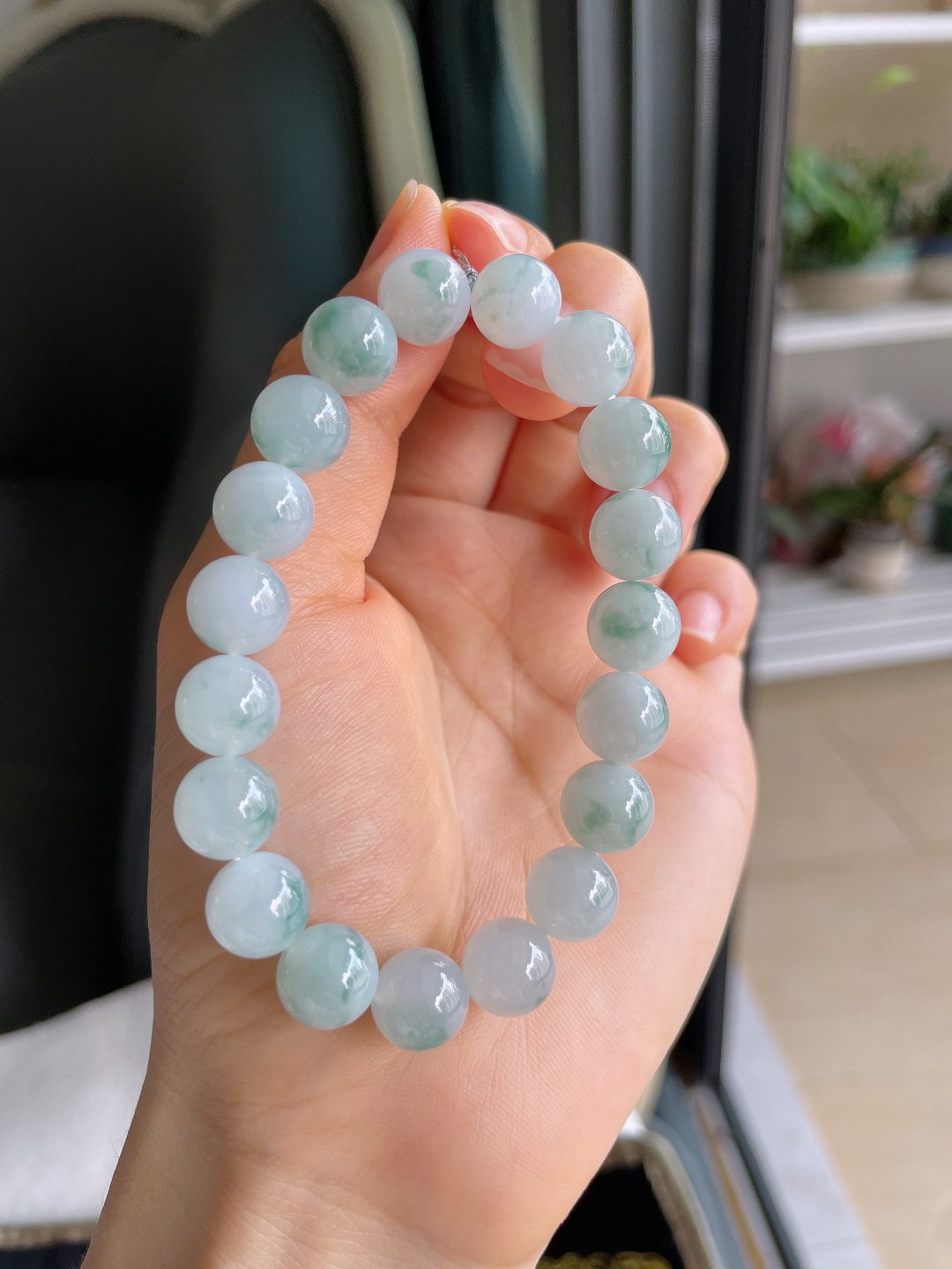 天然翡翠A货，冰飘花手串，尺寸：10mm。【编4318】
