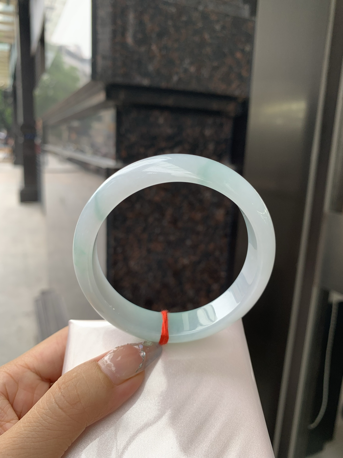 瓜皮绿宽版正圈
58.5-7.4-14.6底妆水润细腻，半山半水天然意境，自带江南烟雨滤镜，半圈瓜绿，。过渡自然，像被大自然晕染过，低调高级