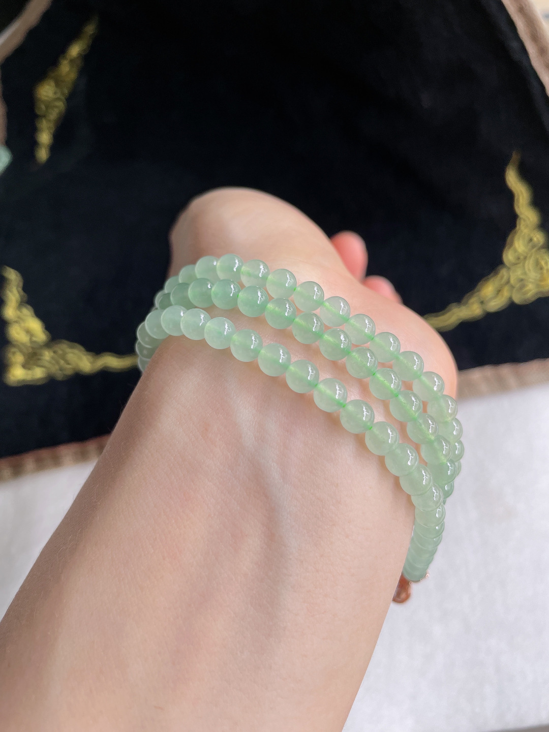 缅甸天然翡翠A货，冰绿冰晴底珠链，尺寸：5mm118颗。【编3275】