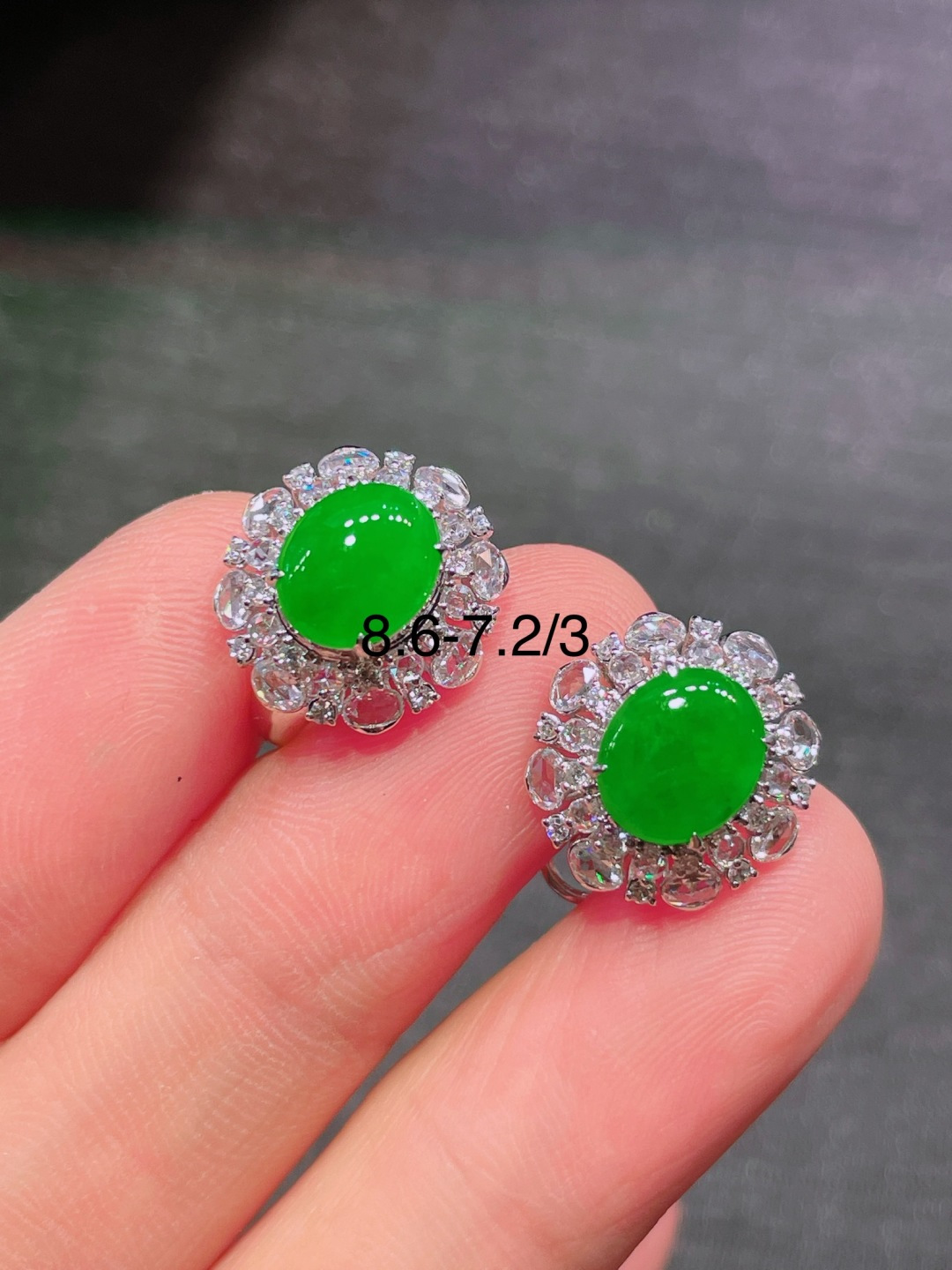️高冰绿蛋面耳包晶莹剔透，新颖时尚，无裂，8.6-7.2
