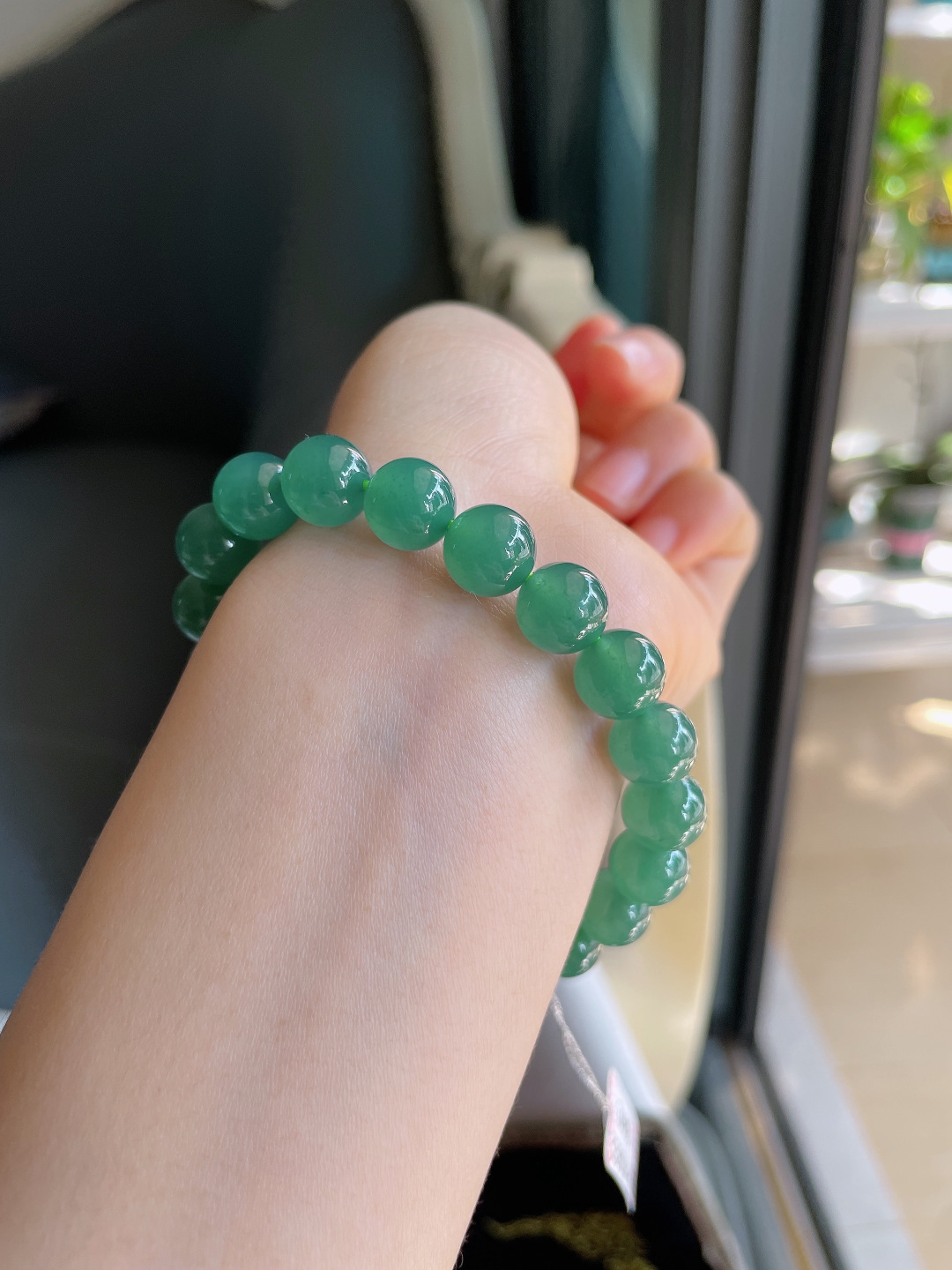 天然翡翠A货，冰满绿手串，尺寸：9.8mm。【3688】