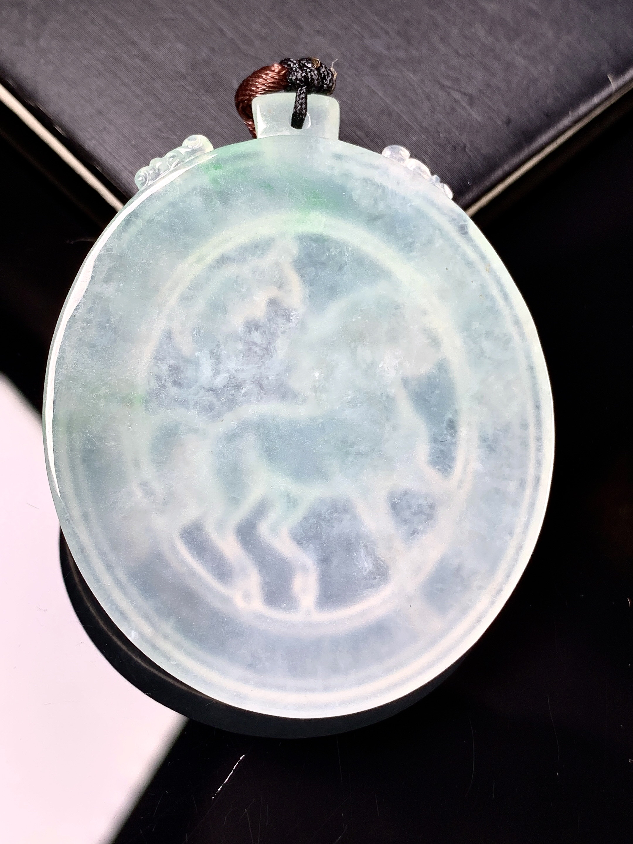 冰种生肖马吊坠 玉质细腻 色泽艳丽清新 整体尺寸51*41*5.8 b2