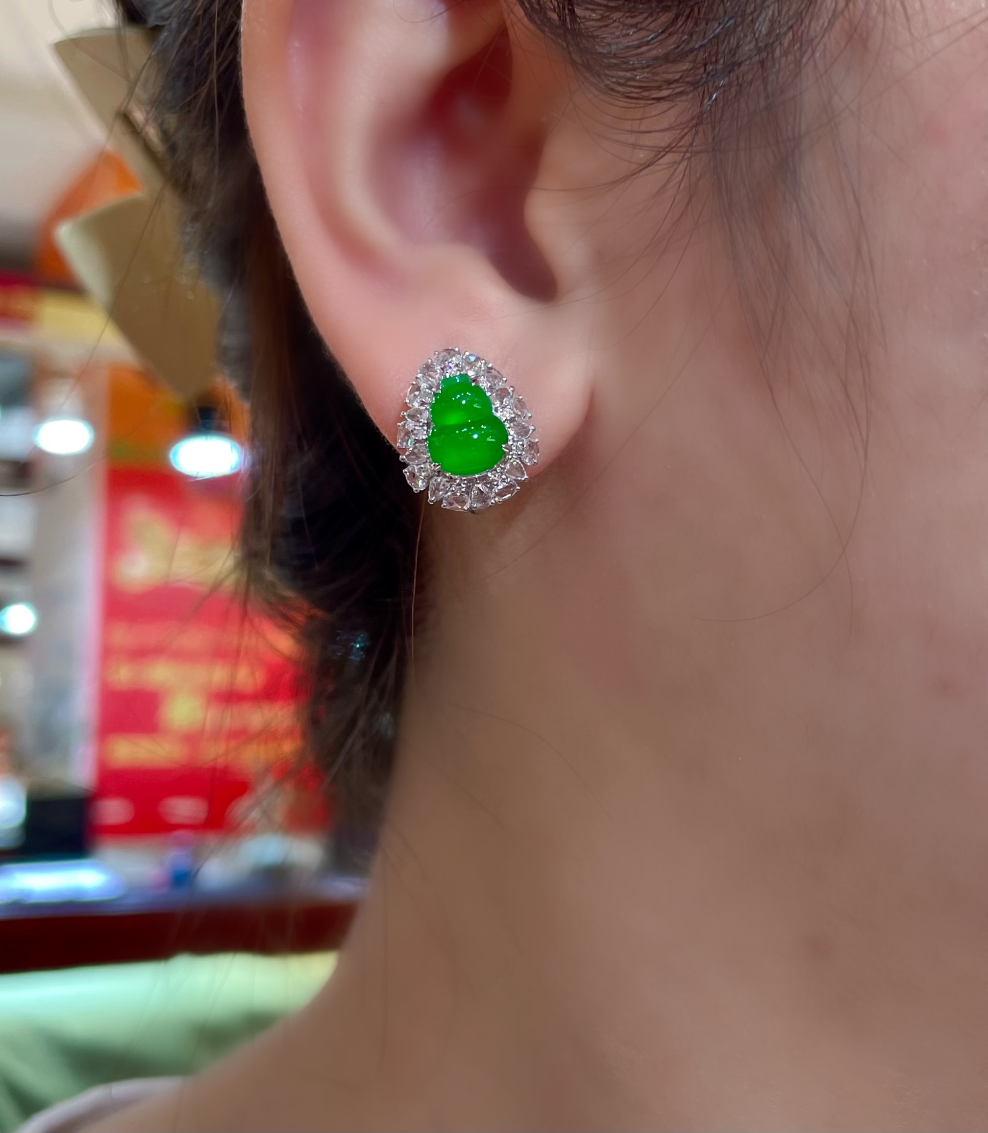 ️ 性比精品翡翠葫芦耳钉，满色水头足这款很精致18k真金真钻镶嵌，料子饱满细腻种水，8.7-7.4-2.9