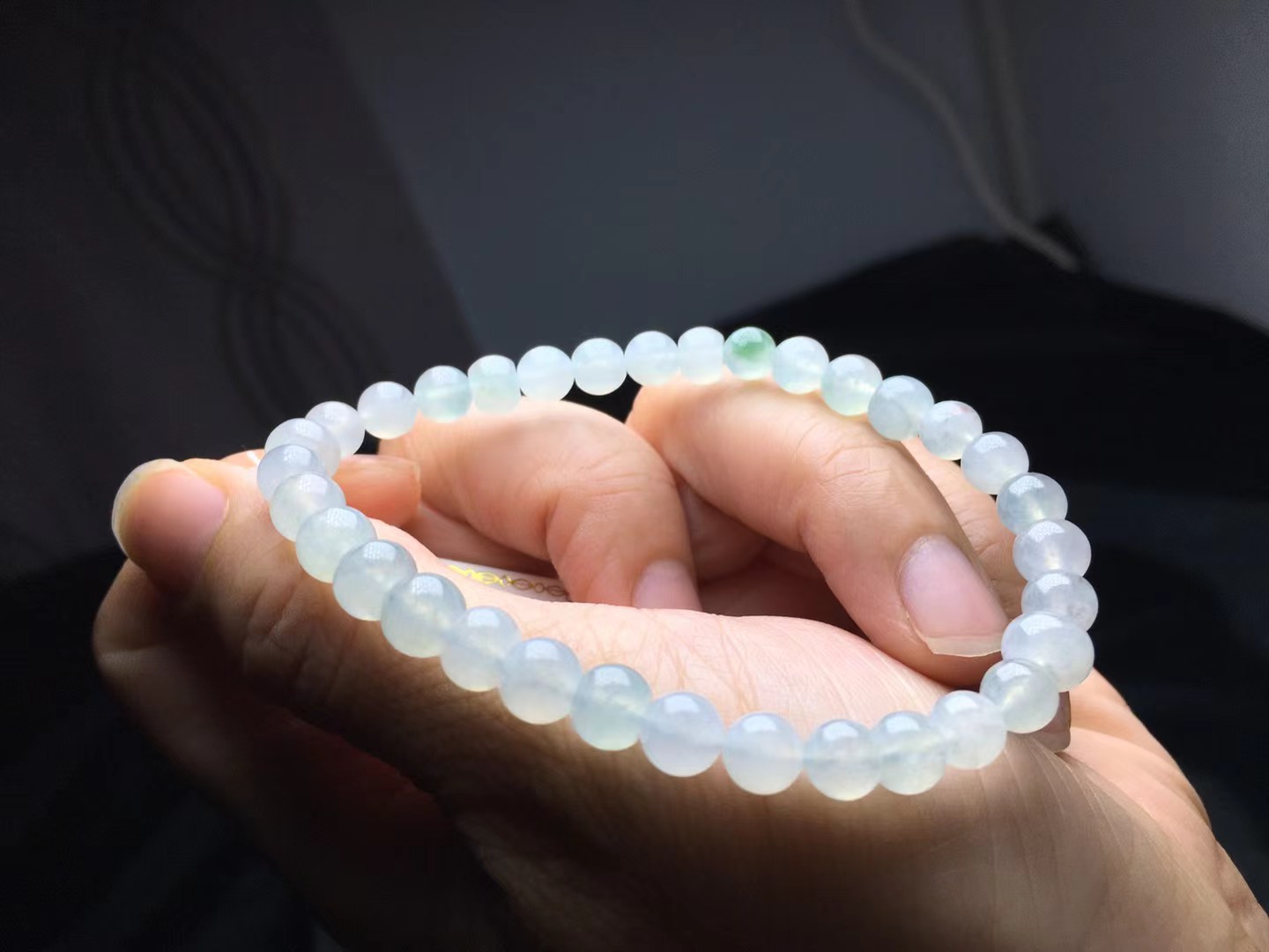 冰种手链，卡6.8～6.3mm。33颗，种好，玉质细腻，均匀