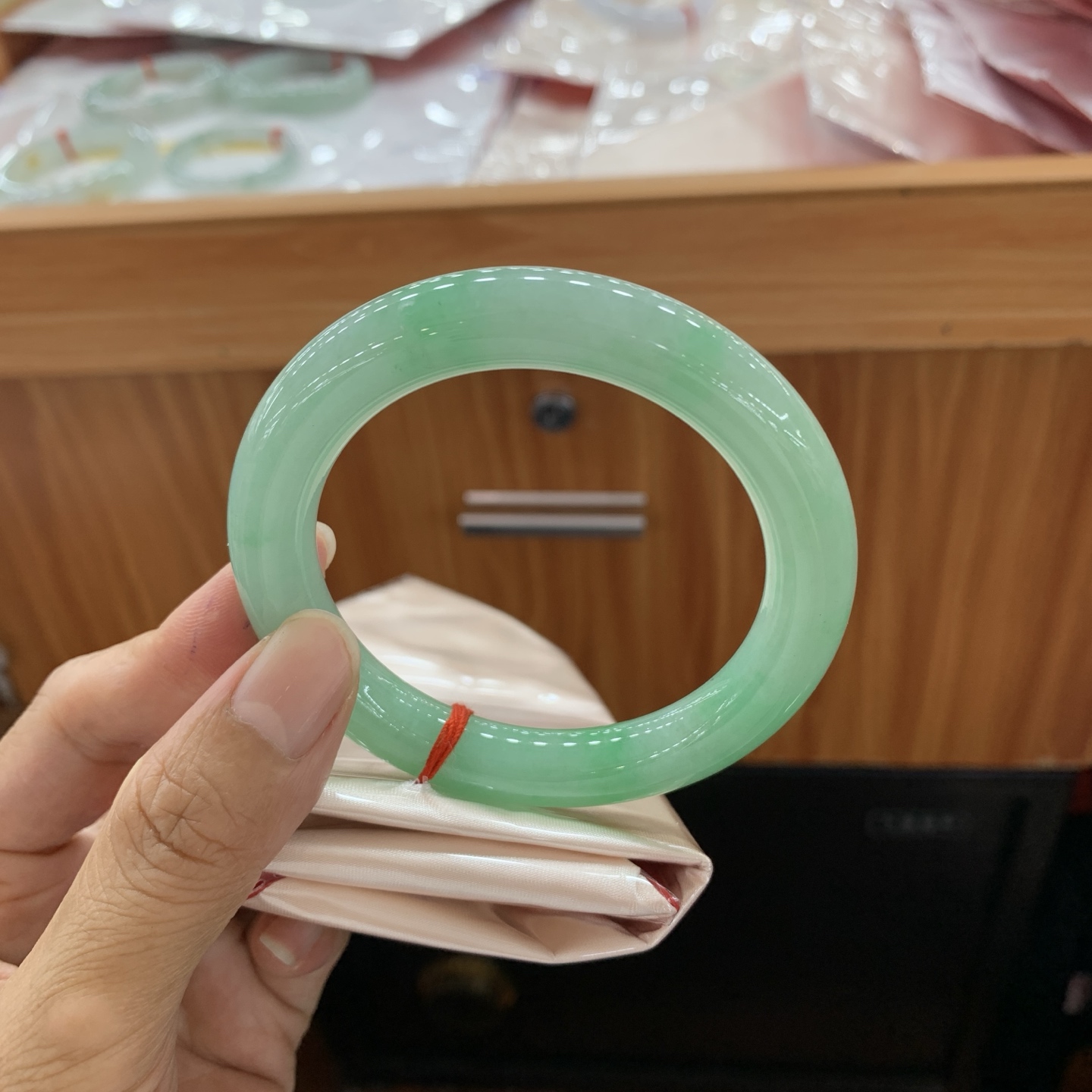 满绿圆条翡翠手镯 56-8.9-9.3