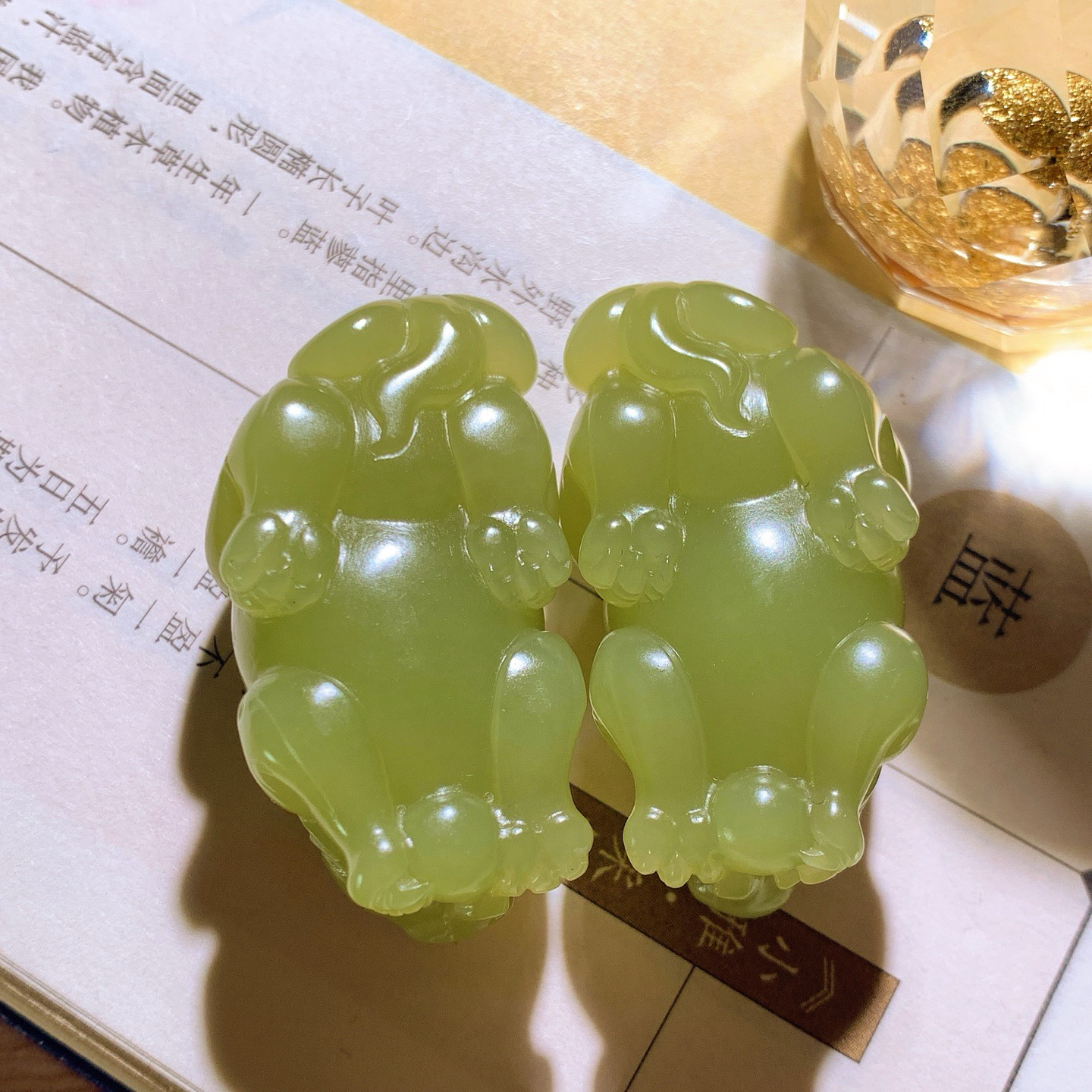单个新疆和田玉若羌黄口料招财貔貅挂件。尺寸41/23/19重31克。玉质细腻油润。手推出油。品相大气。lt260624