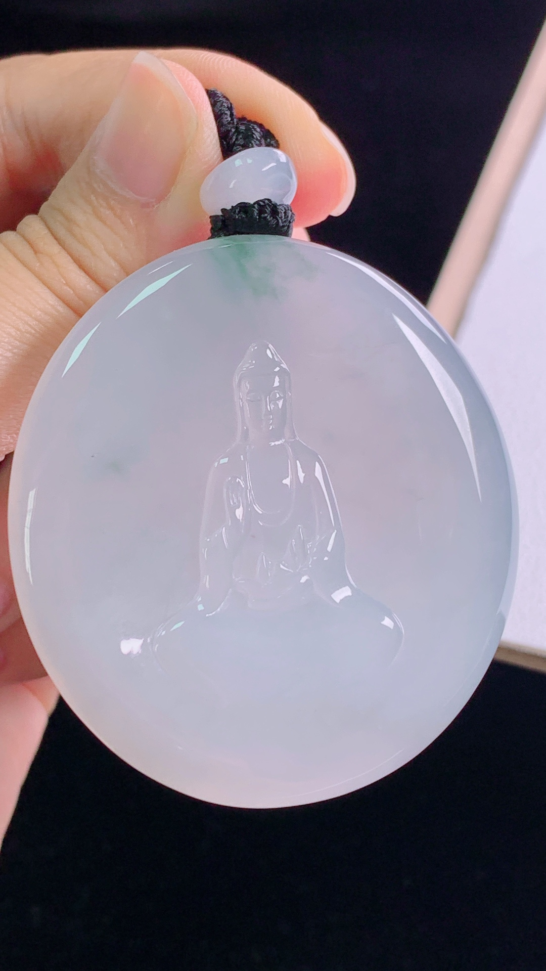 冰飘花观音花色灵动，水润细腻，无裂，尺寸:50.1-45.7-8.1mm