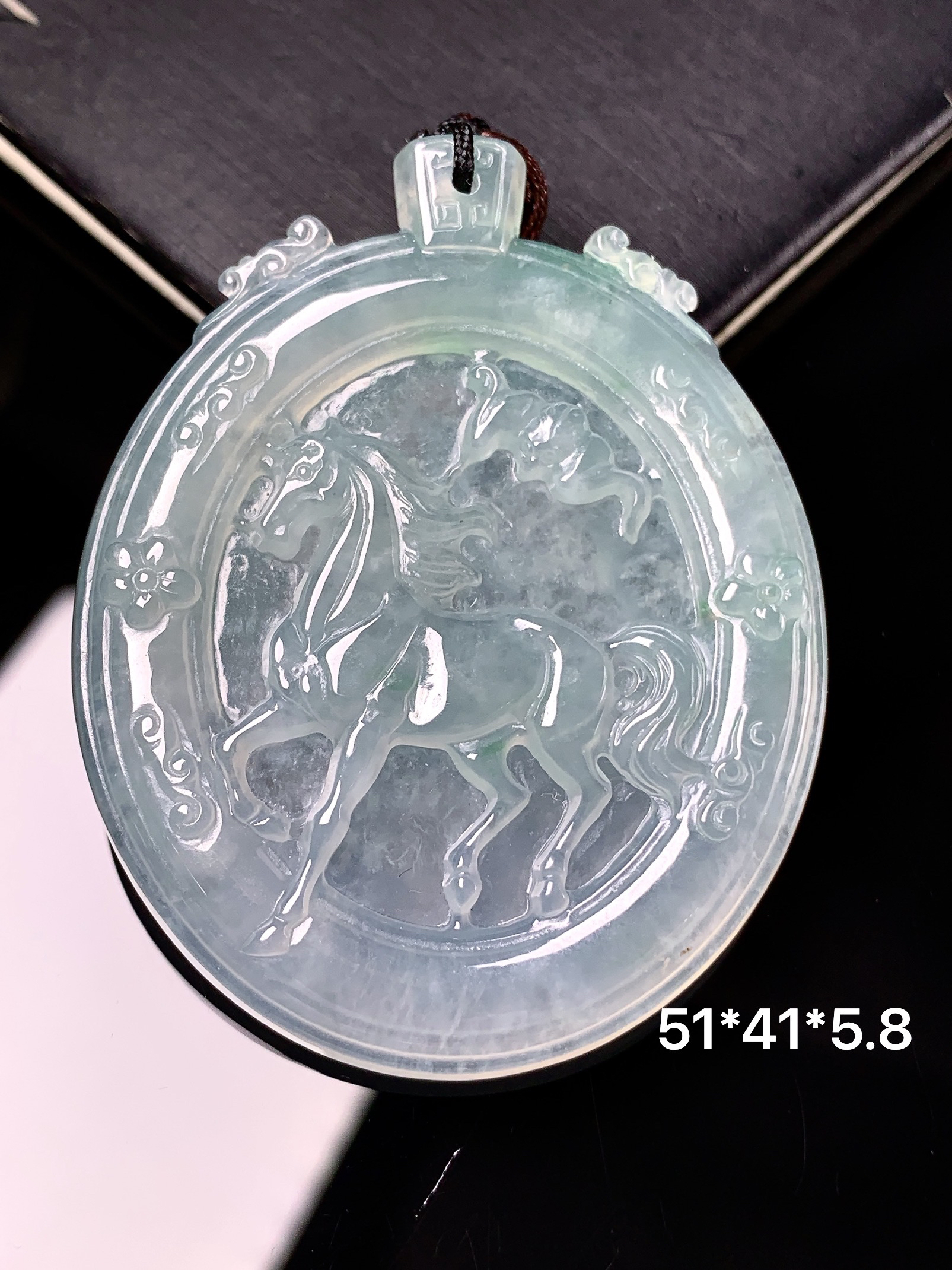 冰种生肖马吊坠 玉质细腻 色泽艳丽清新 整体尺寸51*41*5.8 b2
