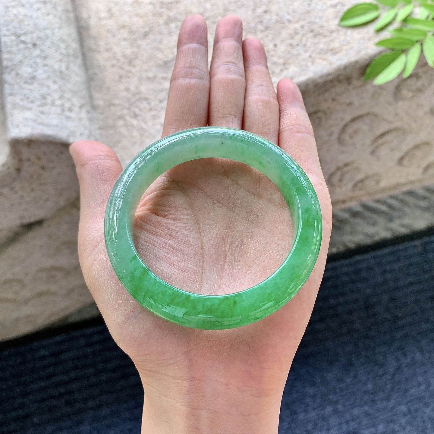 正圈 55 冰糯辣绿，水润，种老，细腻，打灯有棉线