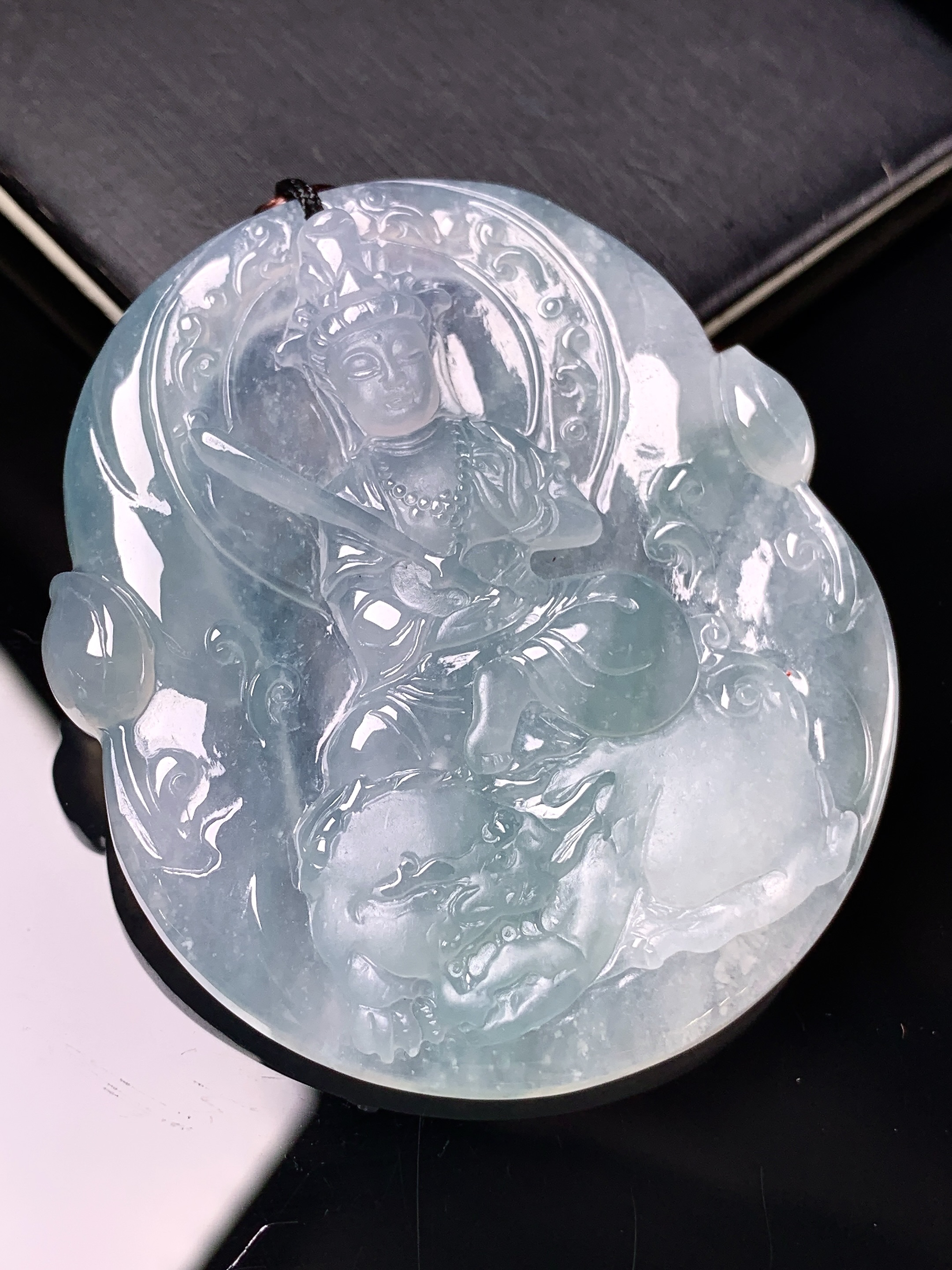 冰种文殊观音菩萨吊坠 玉质细腻 色泽艳丽清新 整体尺寸50.6*43.2*5.6 b2