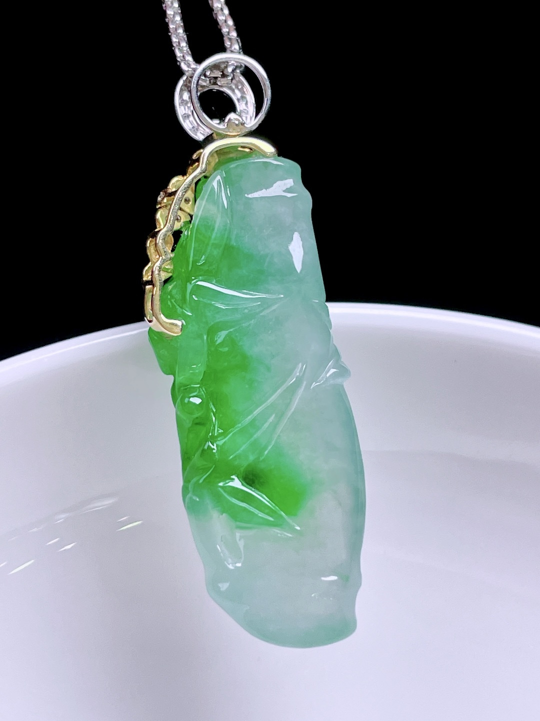冰阳绿节节高升 色泽浓郁，种老水润，18k金镶嵌 整体：40 裸石：34/12.3/7