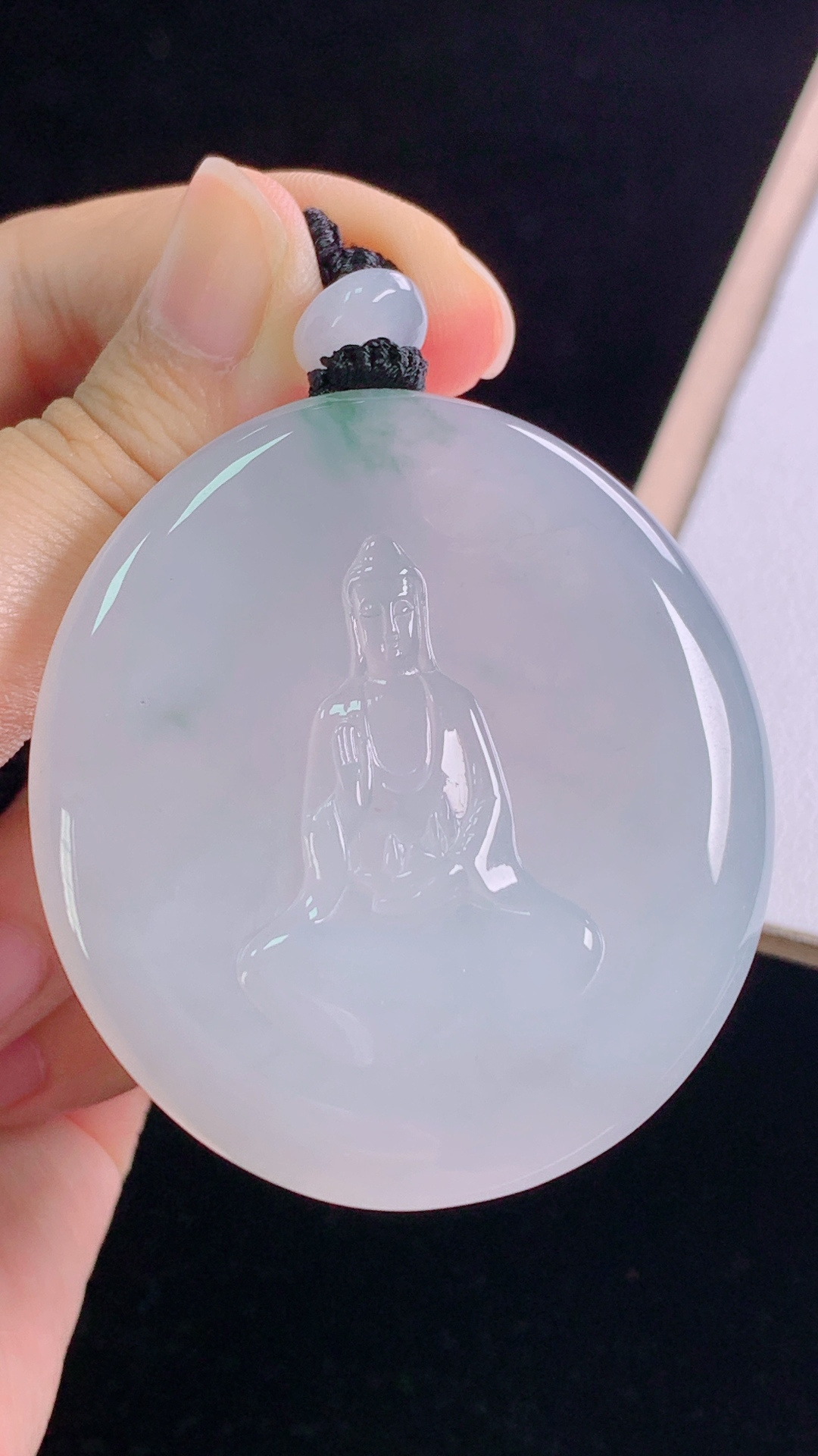 冰飘花观音花色灵动，水润细腻，无裂，尺寸:50.1-45.7-8.1mm