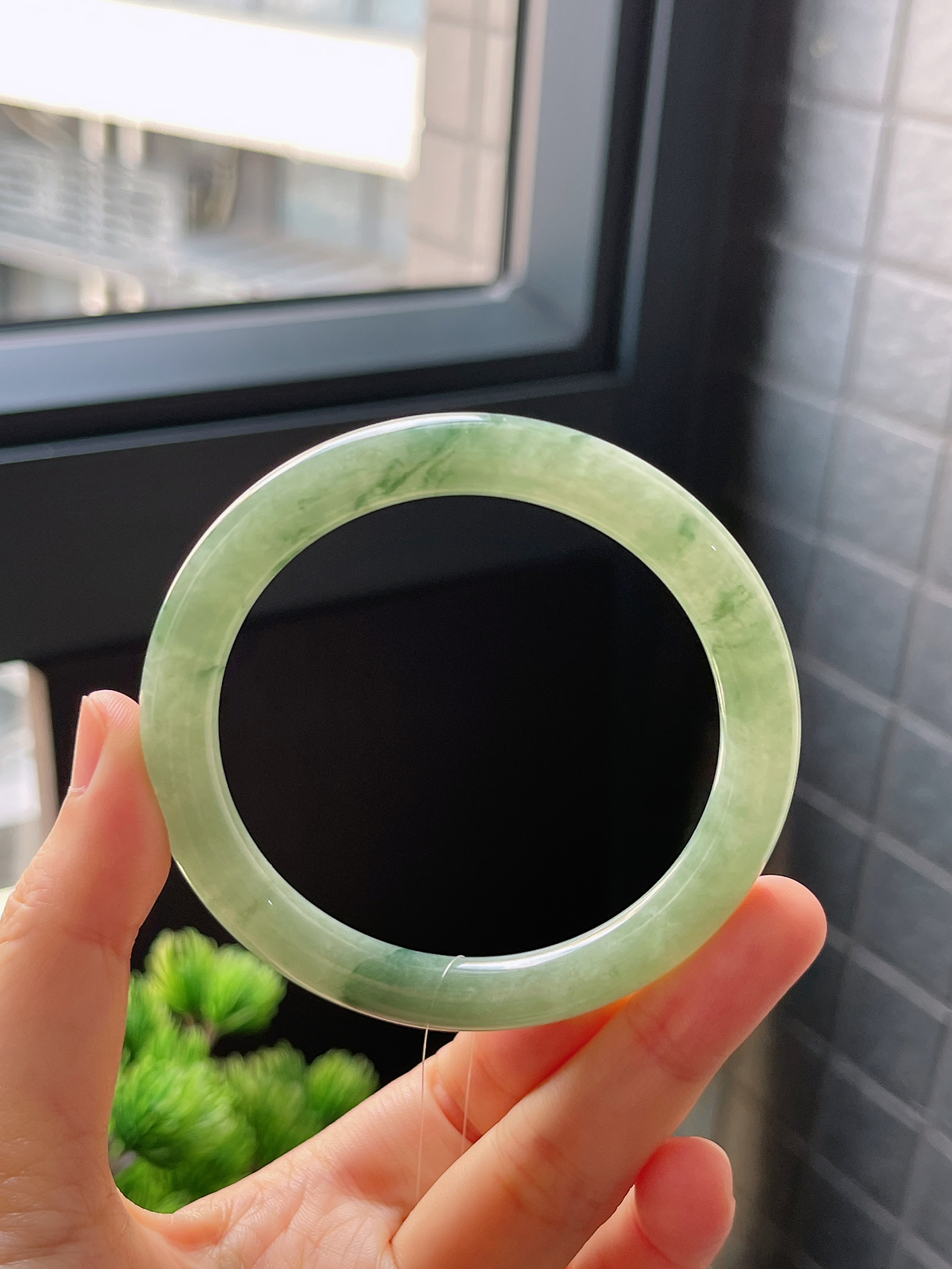 圆镯56圈口，翡翠糯化种飘花手镯
