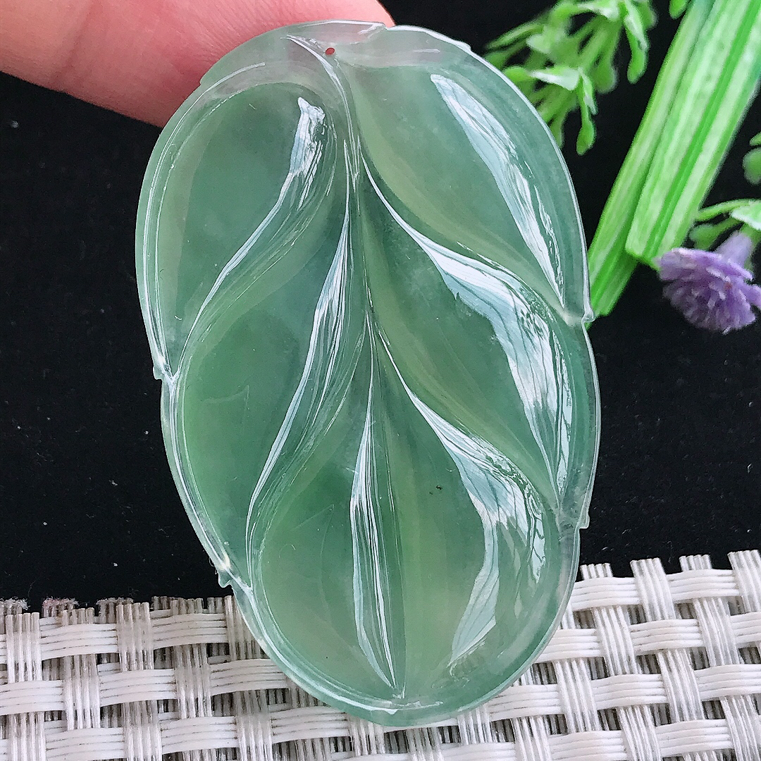 实拍A货翡翠52.8/34/6.3老坑冰种冰晴满绿大叶子吊坠翡翠玉金枝玉叶挂件