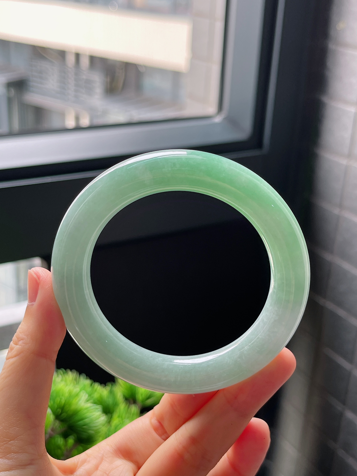 圈口55.3，糯化种飘花翡翠圆条手镯