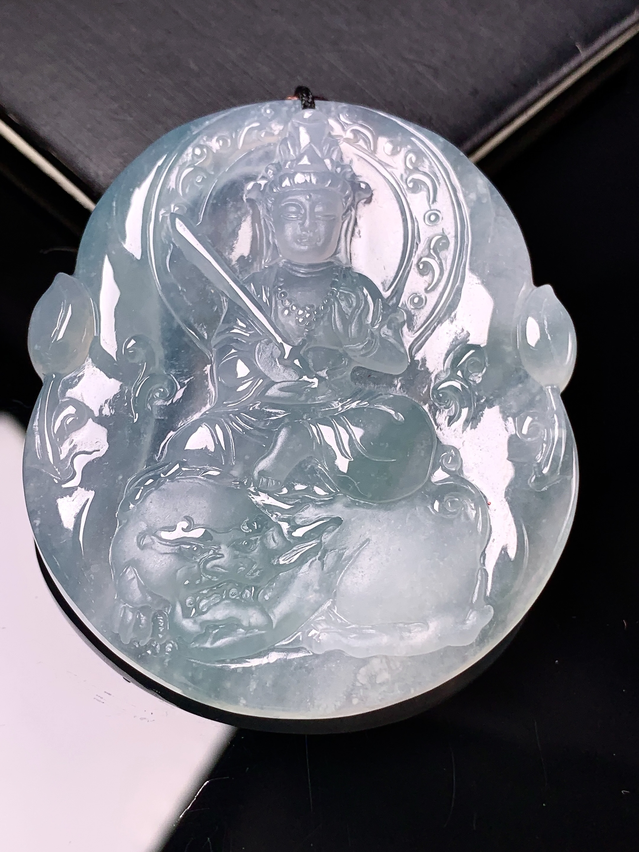 冰种文殊观音菩萨吊坠 玉质细腻 色泽艳丽清新 整体尺寸50.6*43.2*5.6 b2