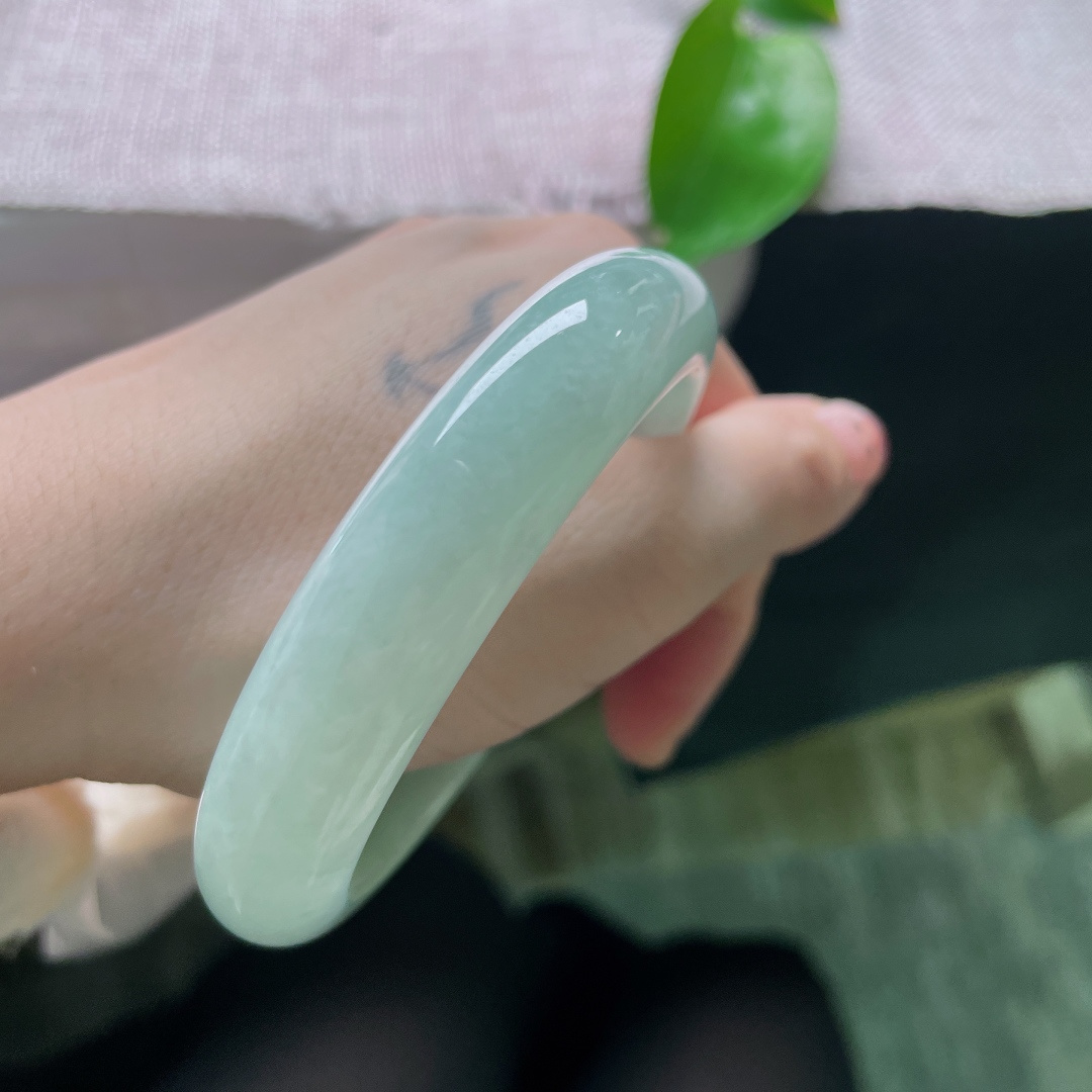 59.3/13.8/8.8，绿底正圈，干净清润，腕间多了几分俊俏秀丽，气质悠然，无裂，ss50713a