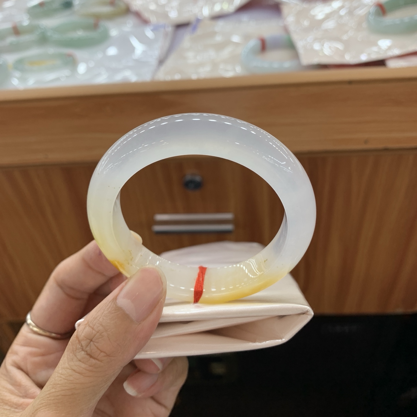 冰胶黄翡正圈翡翠手镯 52.6-12.3-8.7