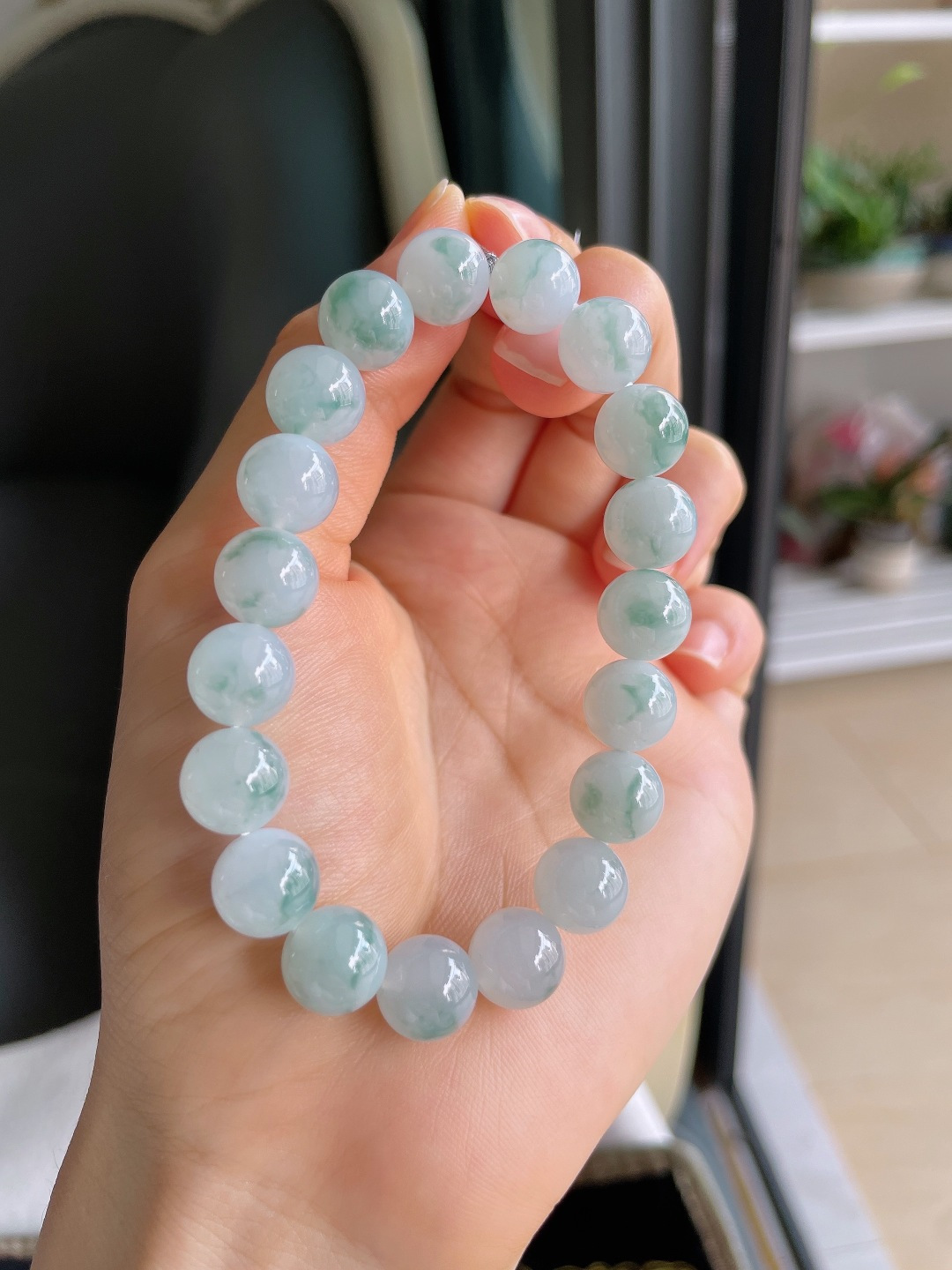 天然翡翠A货，冰飘花手串，尺寸：10mm。【编4318】