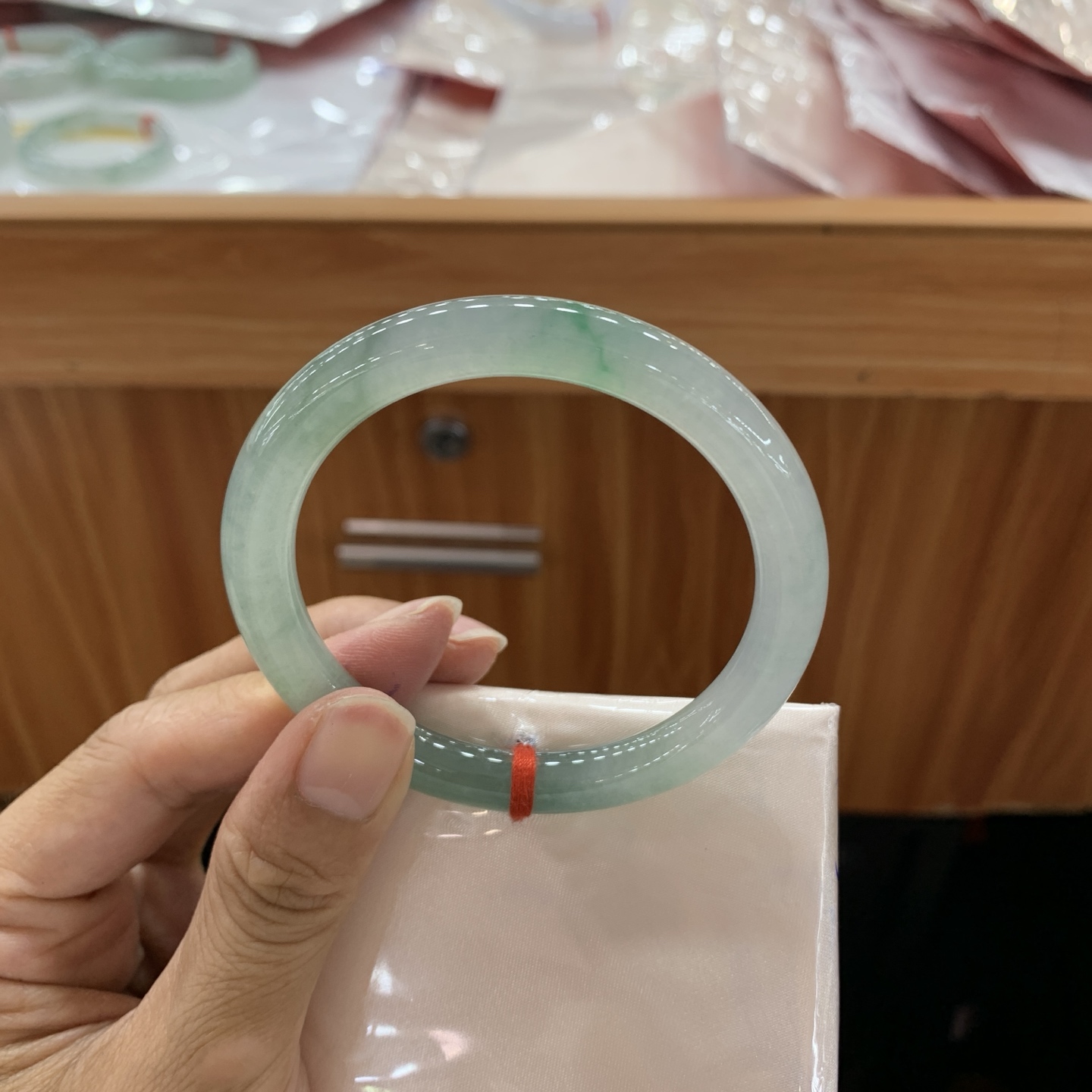 062316GX 飘绿圆条翡翠手镯 55-7.8-8.4