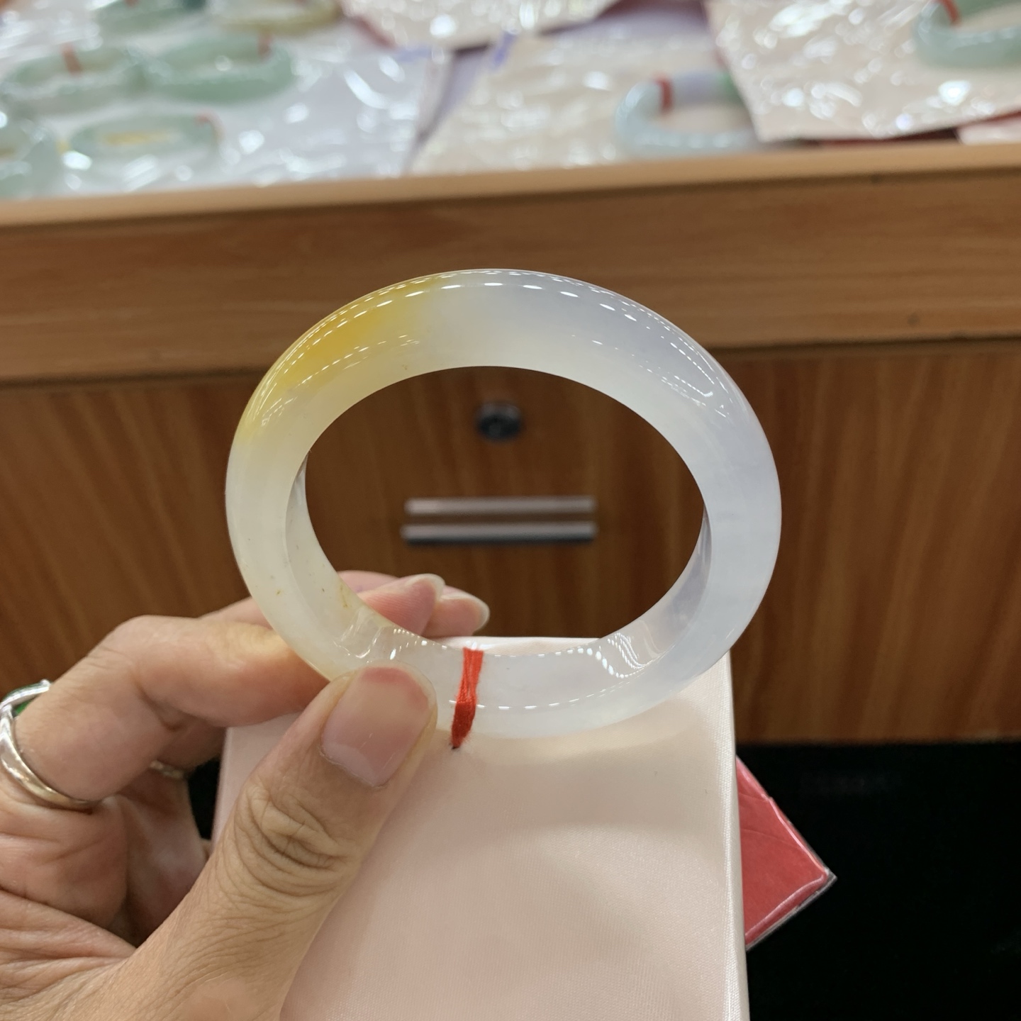 冰胶黄翡正圈翡翠手镯 52.6-12.3-8.7