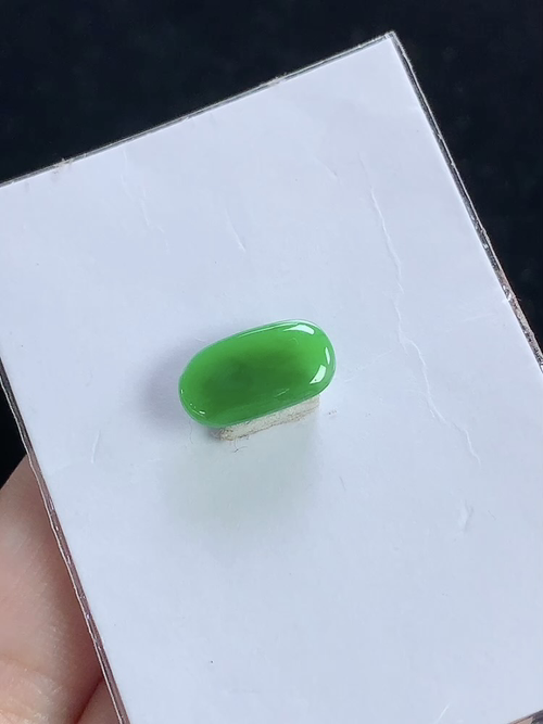 满绿马鞍戒面，无裂，尺寸12.3-6.9-1.1mm，L24mdy