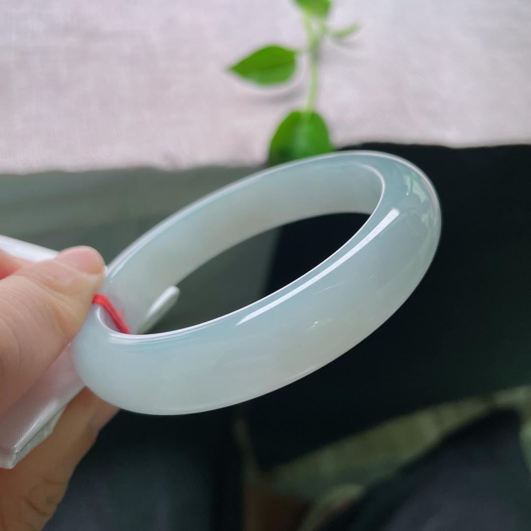 55.7/12.7/8.2，淡蓝底正圈，水润，干净清润，清浅伊人，明媚动人，无裂，ss51591a