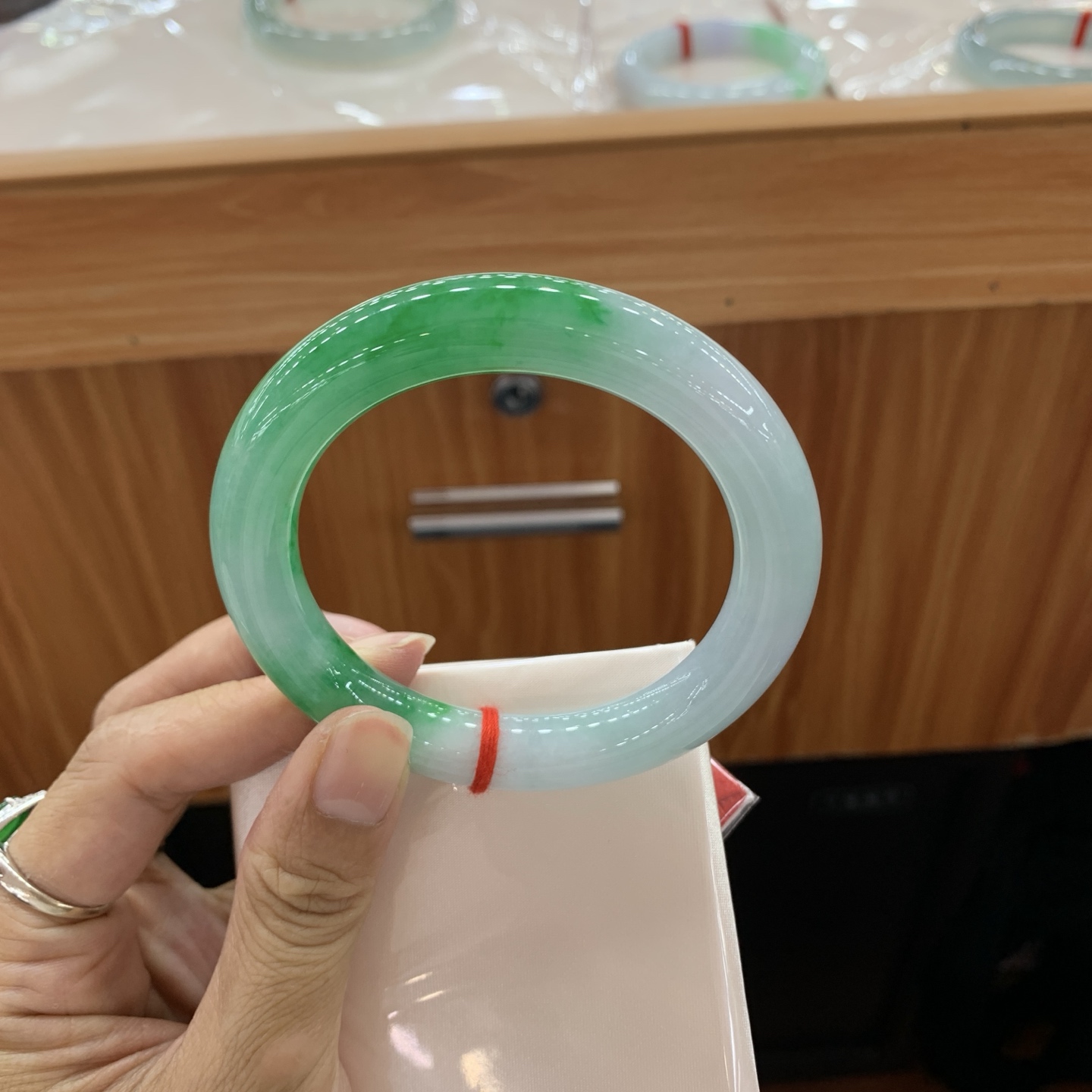 辣绿圆条翡翠手镯 57.2-10.8-11