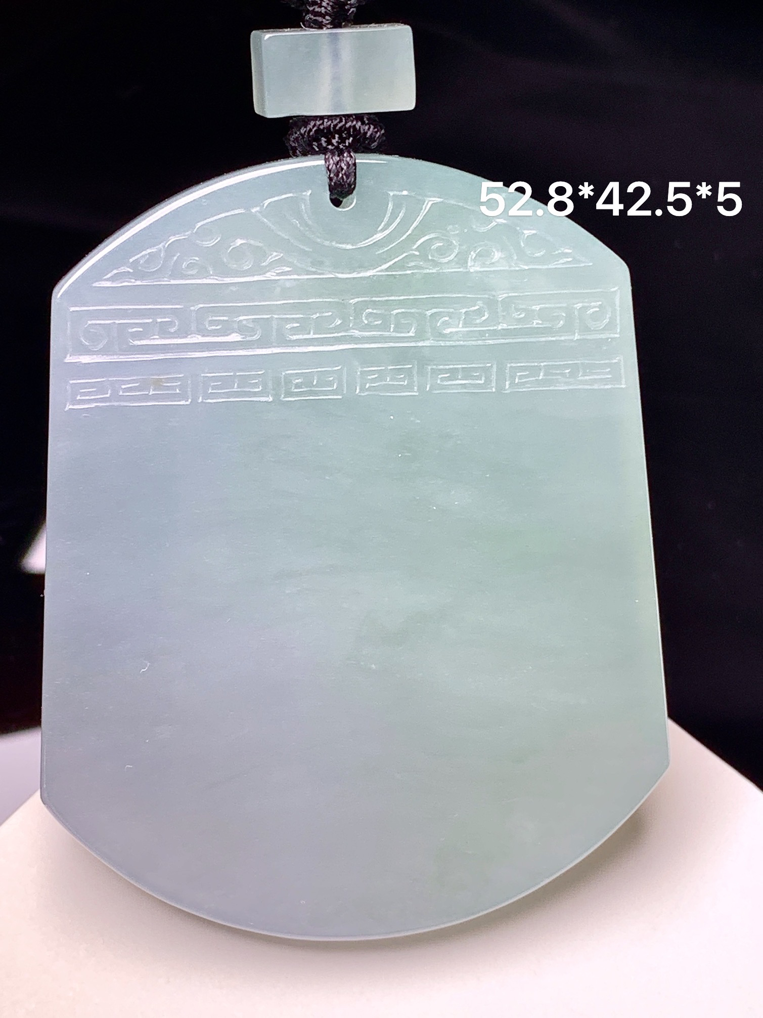 飘绿无事牌吊坠 玉质细腻 色泽艳丽清新 整体尺寸52.8*42.5*5 L1