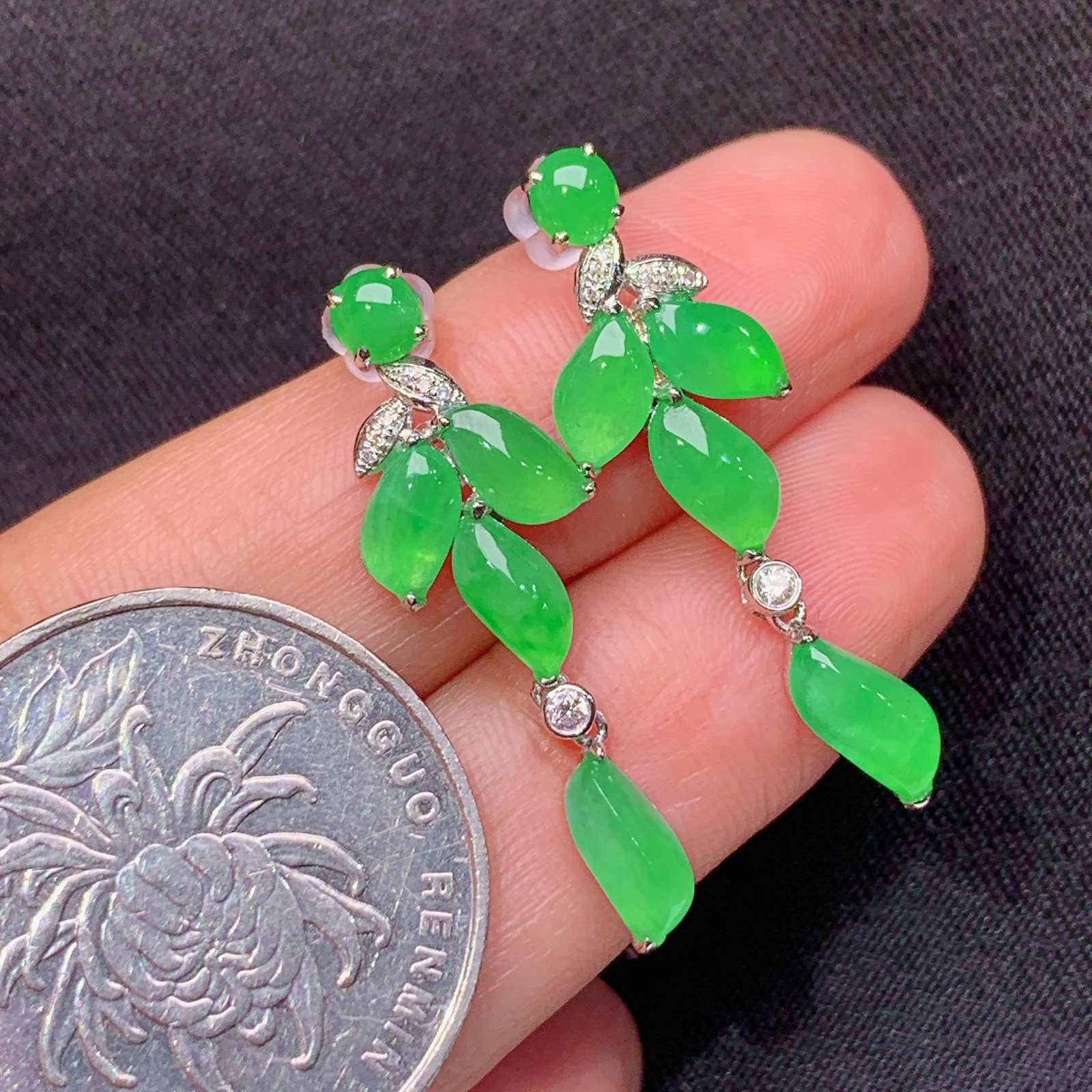 冰阳绿随形耳坠，18k金镶嵌，简约时尚，冰润色阳，种水足，Zha 尺寸30.9*9.7*3
