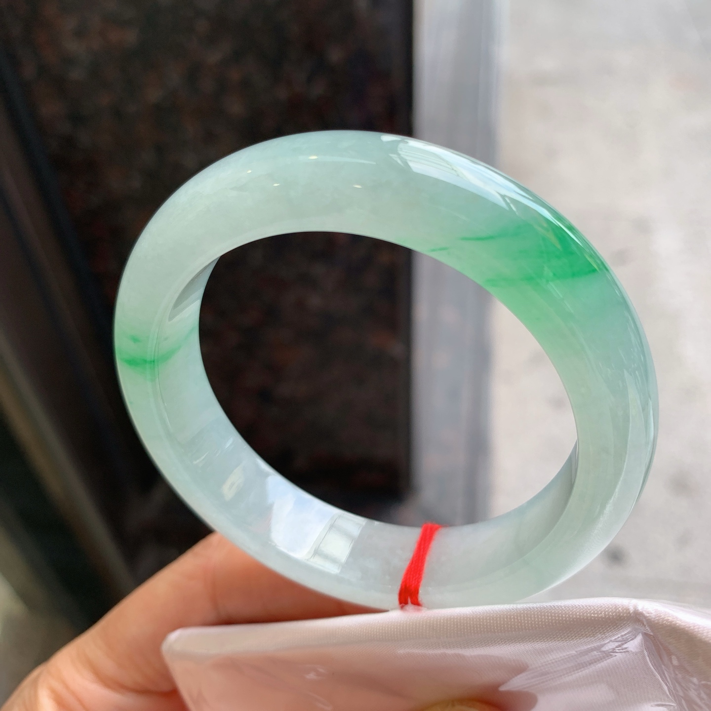 正圈冰飘绿 有纹 尺寸：53.3/46/12.7/8.7 种色俱佳