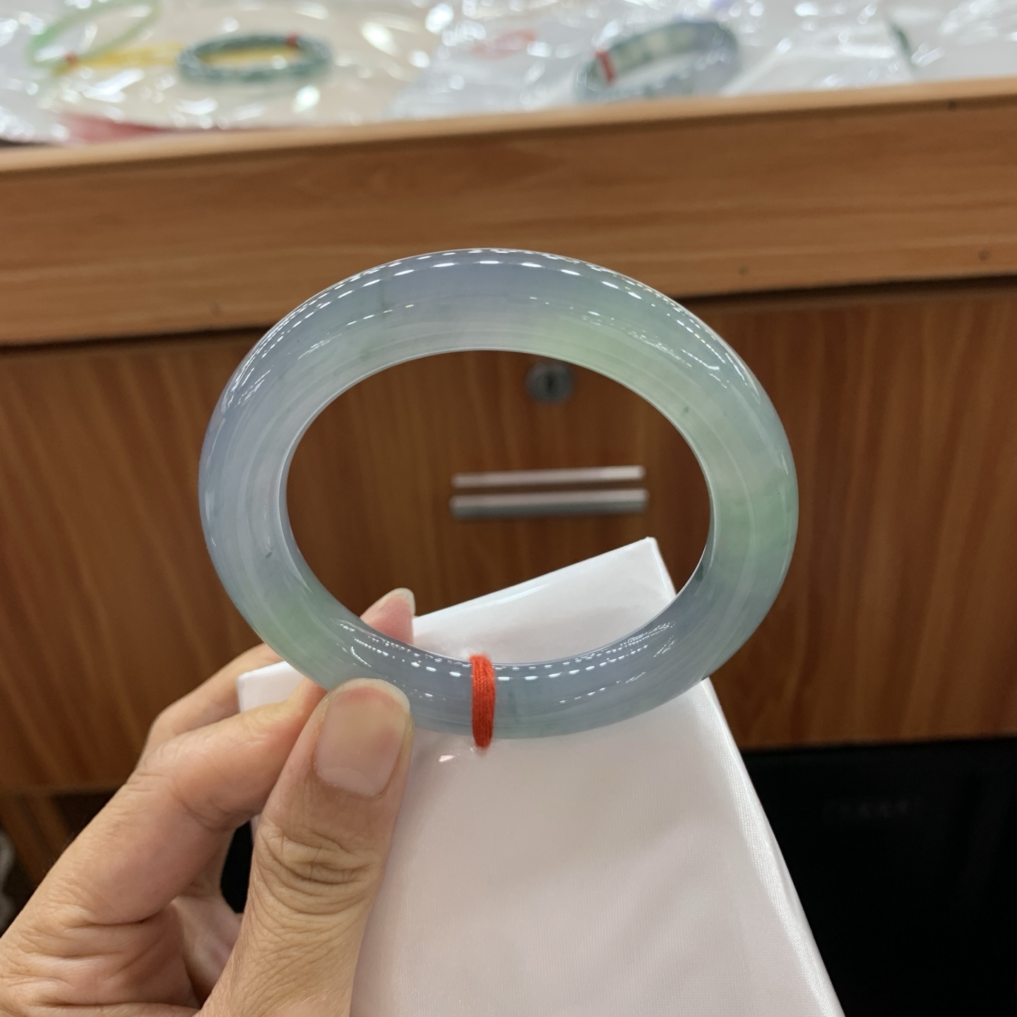 冰双彩飘花圆条翡翠手镯 57-11