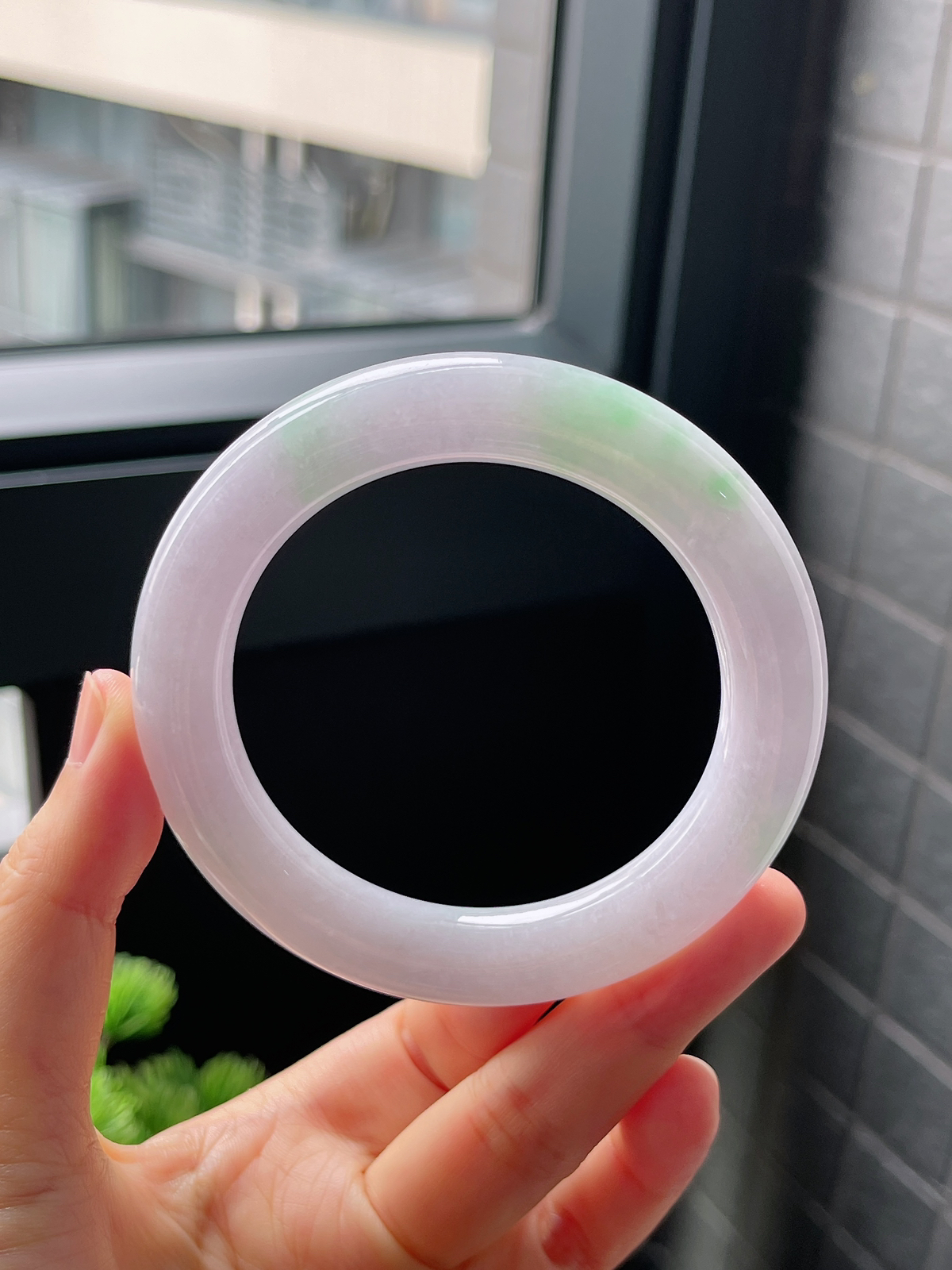 圈口56.3，糯化飘花圆条翡翠手镯