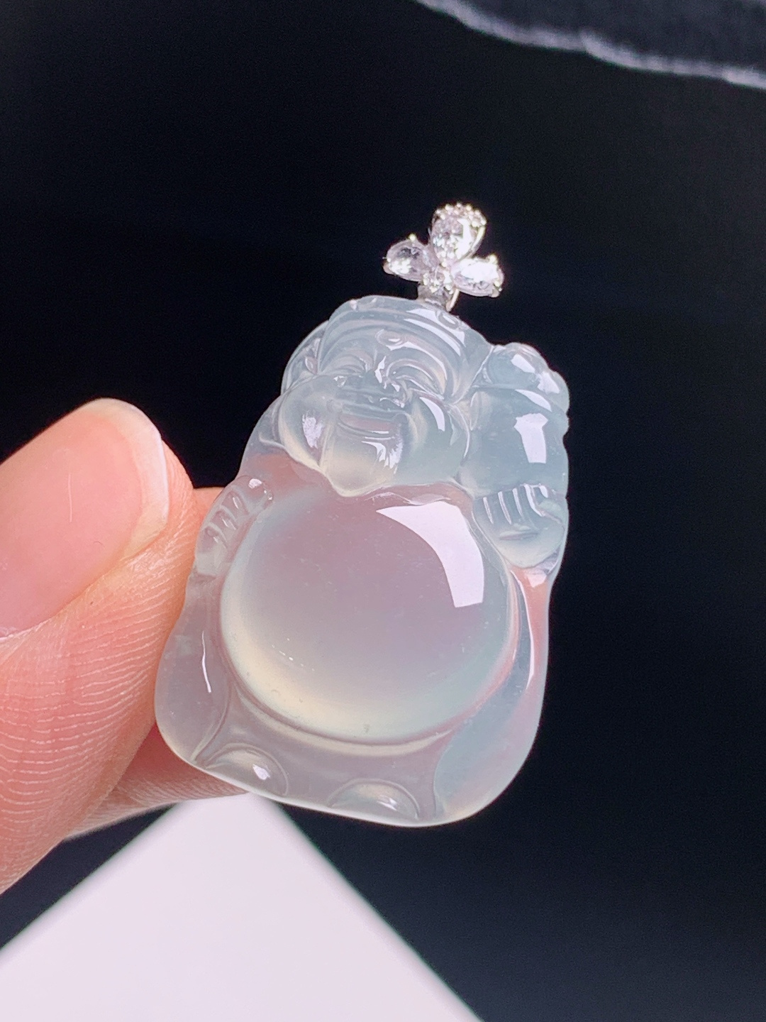 冰种财神吊坠，肉质水润清澈透亮，笑口常开聚财纳福 编号080622