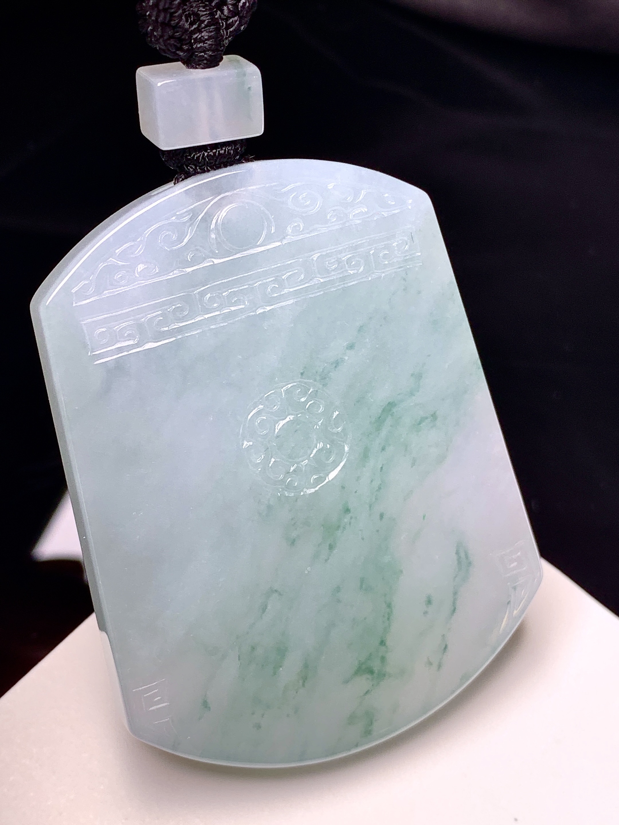 飘绿无事牌吊坠 玉质细腻 色泽艳丽清新 L1 整体尺寸51*39*5.6