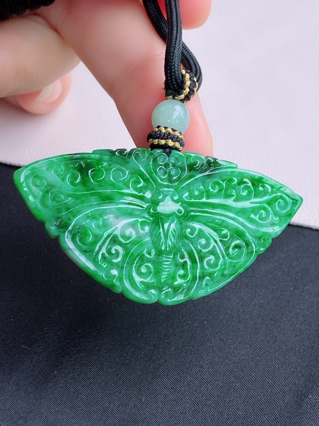 花绿蝴蝶吊坠，简约时尚，尺寸56.3/30.5/5.6/自然光实拍