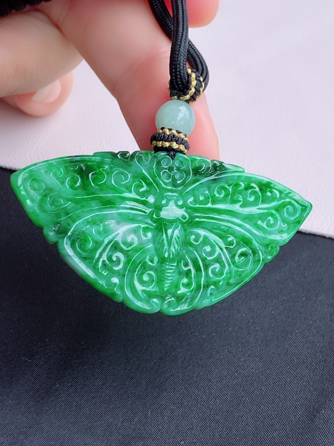 花绿蝴蝶吊坠，简约时尚，尺寸56.3/30.5/5.6/自然光实拍