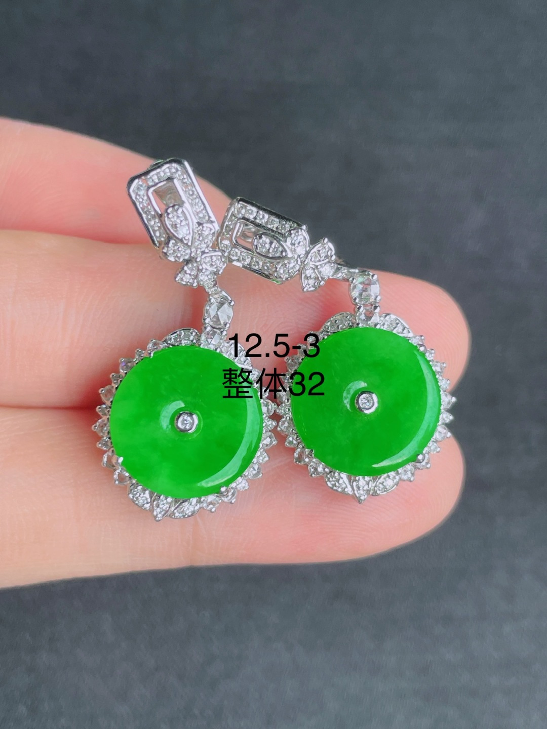 ️绿平安扣耳坠 晶莹剔透，新颖时尚，无裂，12.5-3