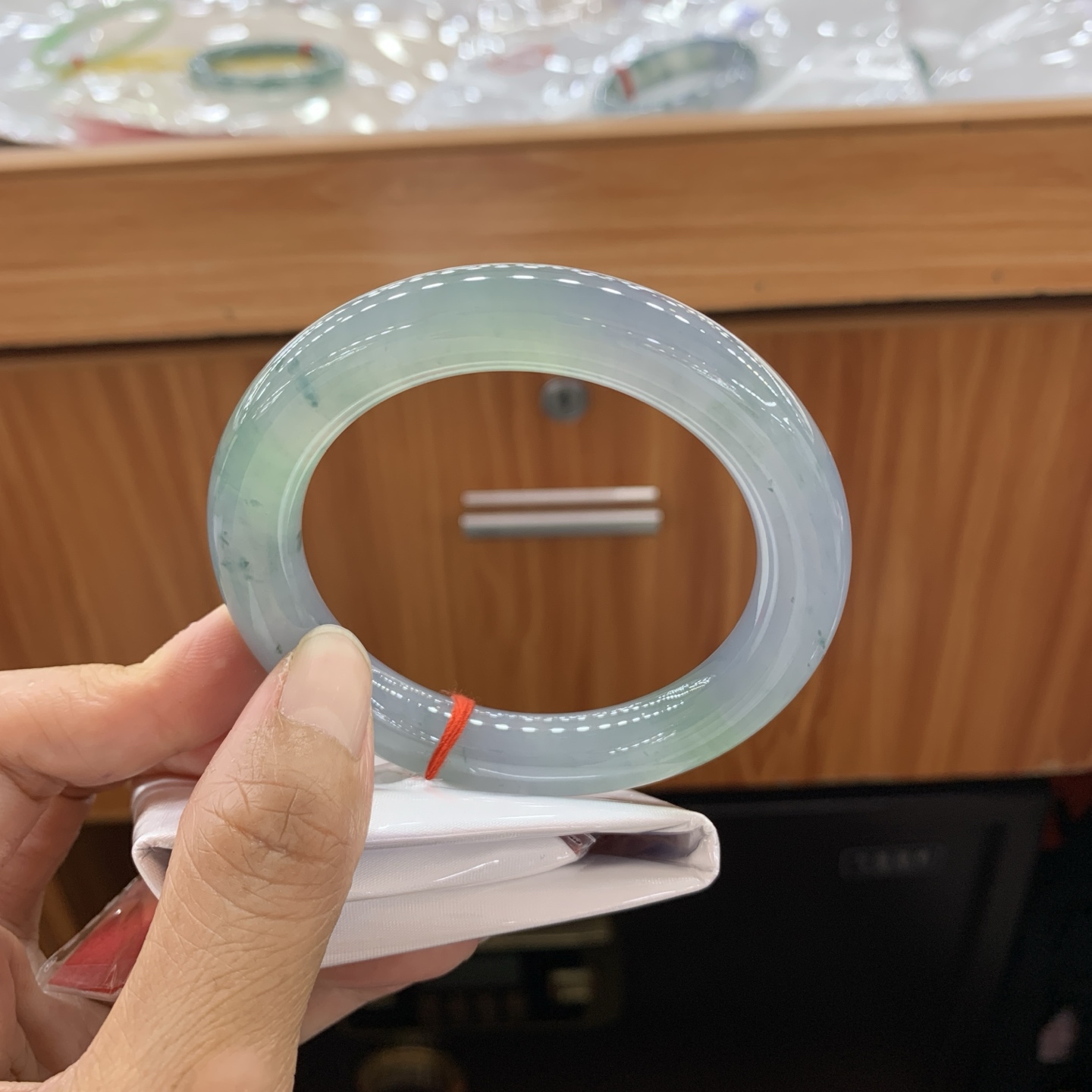 冰双彩飘花圆条翡翠手镯 57-11