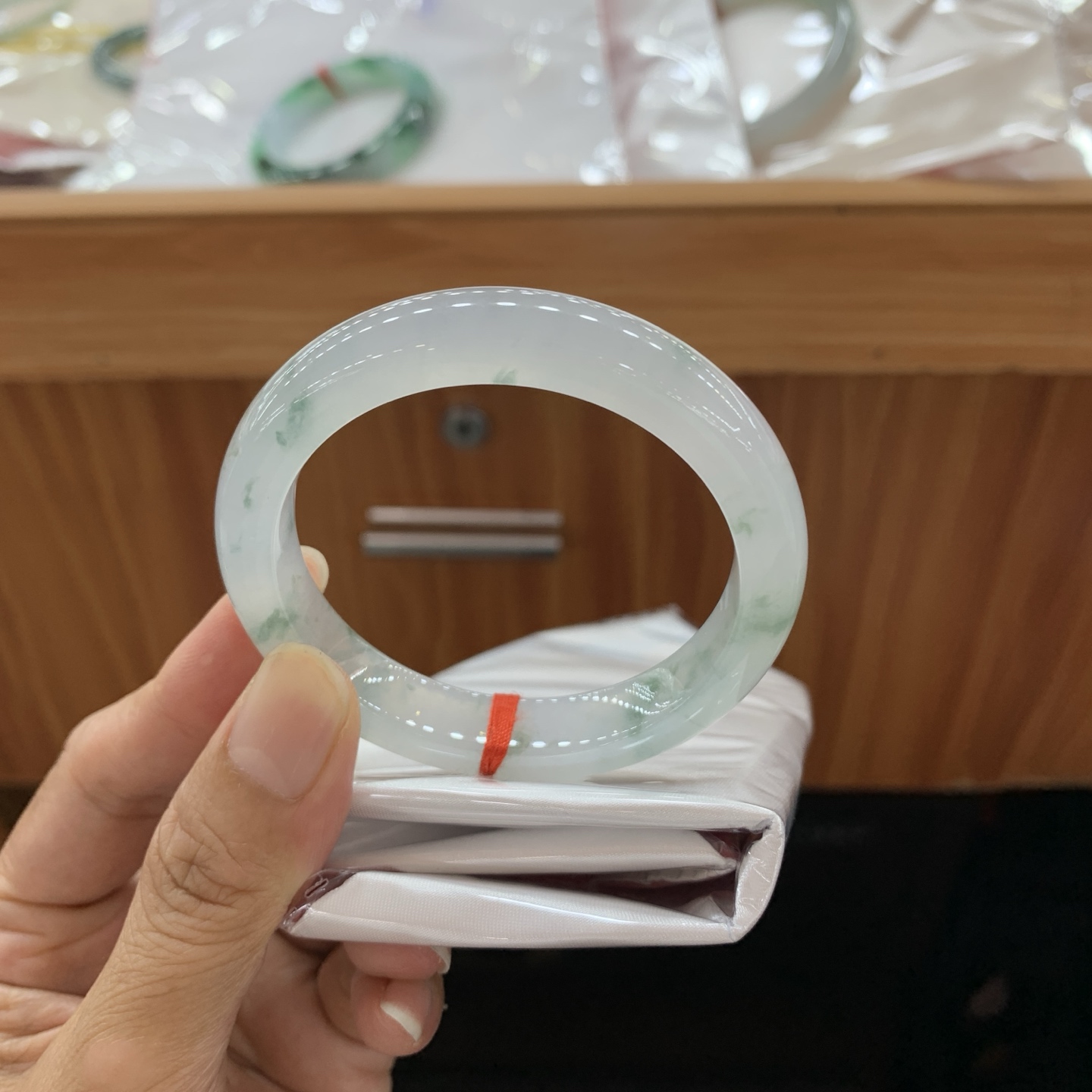 062425LJ 冰飘花正圈小圈口翡翠手镯 51.7-10.6-8.1