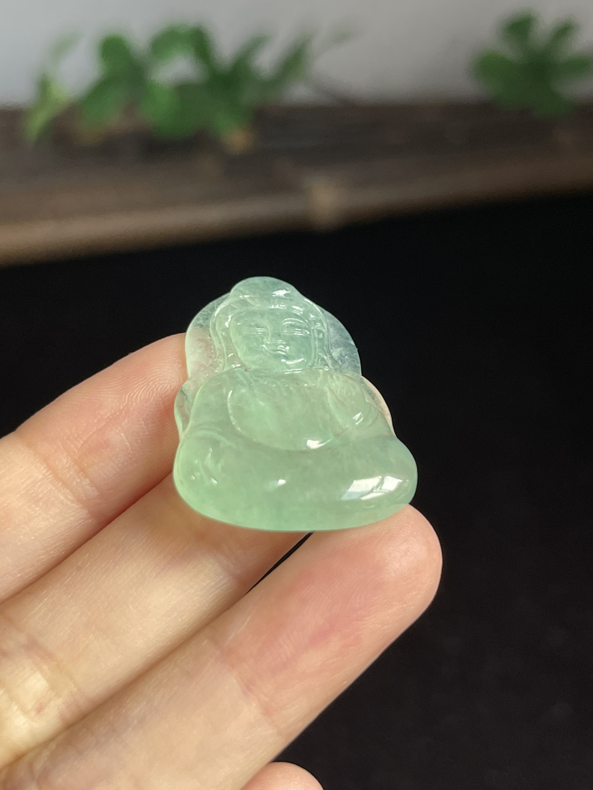 翡翠冰糯种浅绿色吊坠