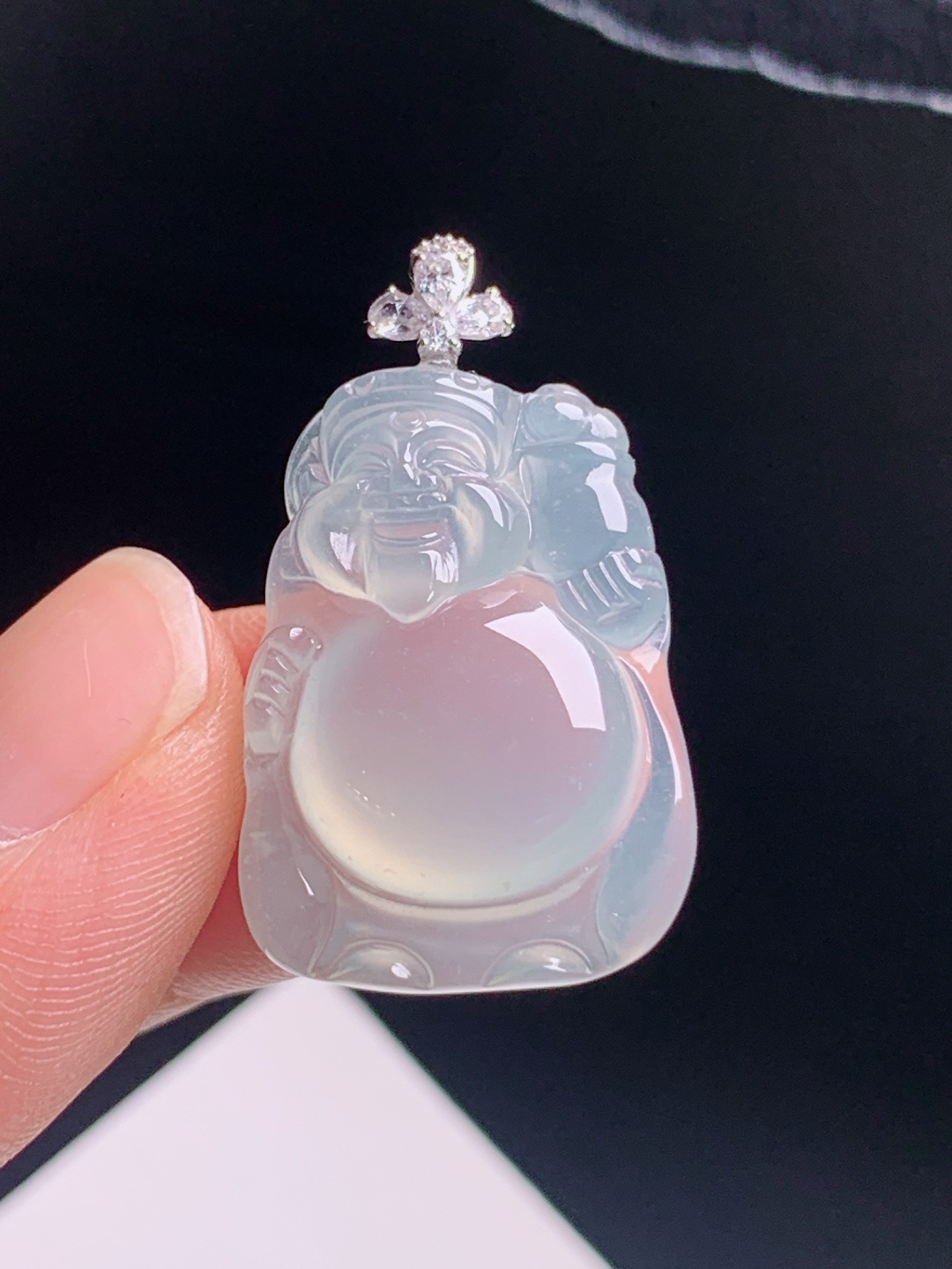 冰种财神吊坠，肉质水润清澈透亮，笑口常开聚财纳福 编号080622